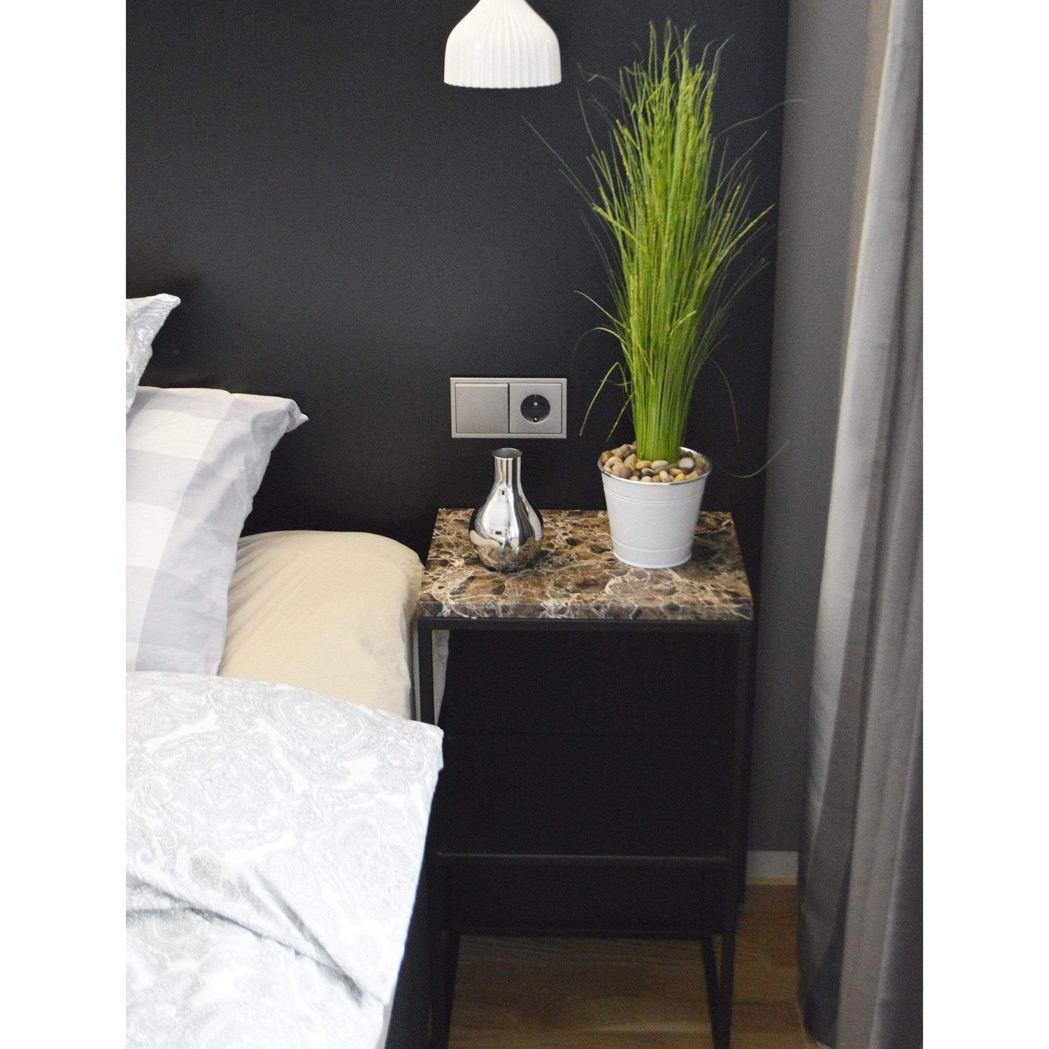 KRALJEVIC BEDSIDE Sängbord med hyllpan - Marmor-Sängbord-Kraljevic Design-peaceofhome.se