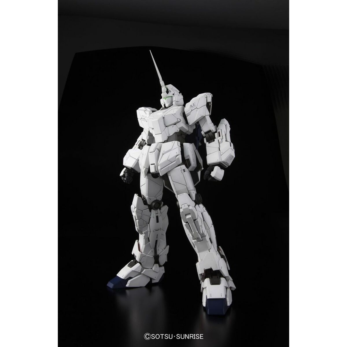 Actionfigurer Bandai PG 1/60 UNICORN GUNDAM Animerat och anime (japansk animering)-Leksaker och spel, Dockor och actionfigurer-Bandai-peaceofhome.se