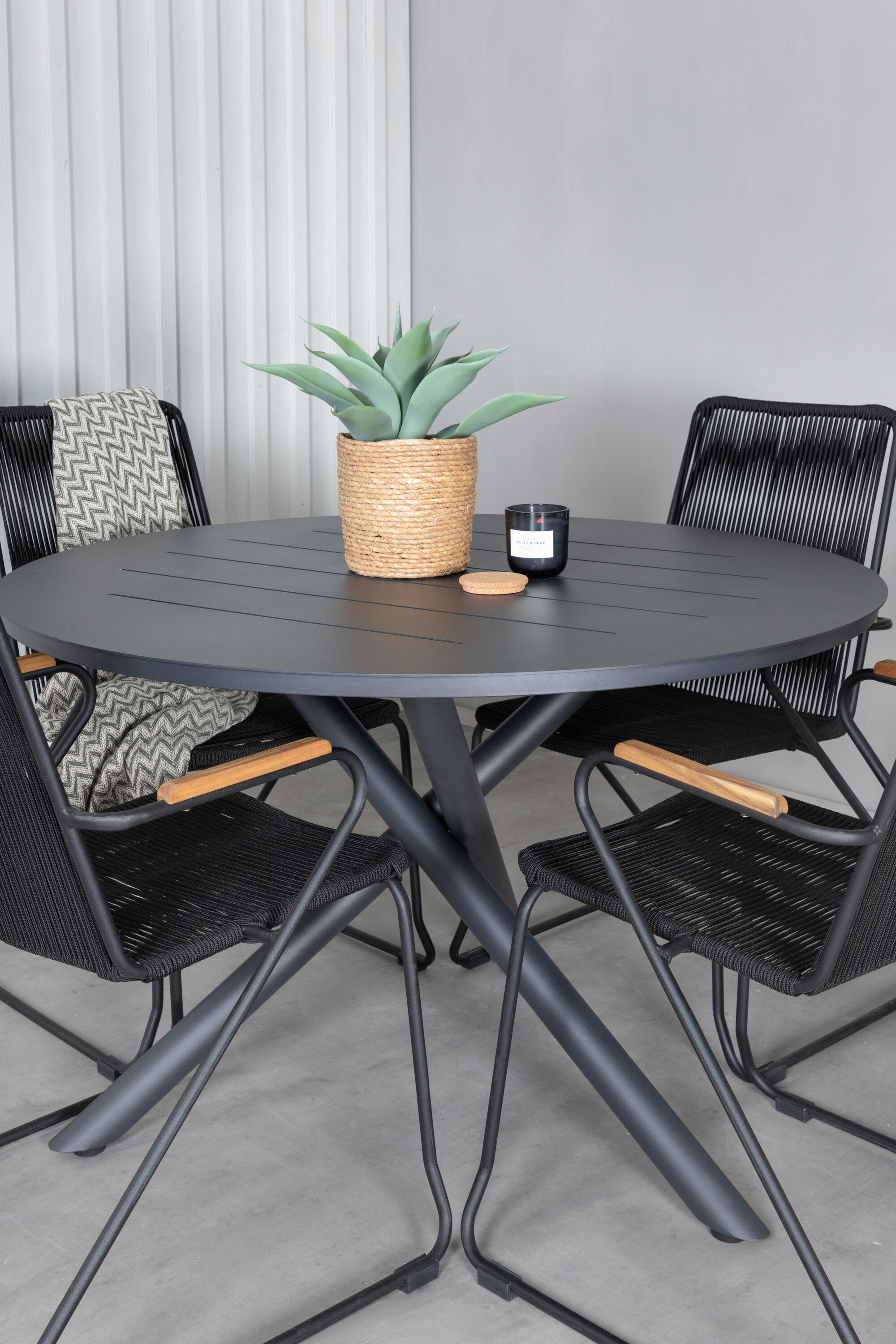 Alma Rund Matgrupp-Table Set-Venture Home-peaceofhome.se