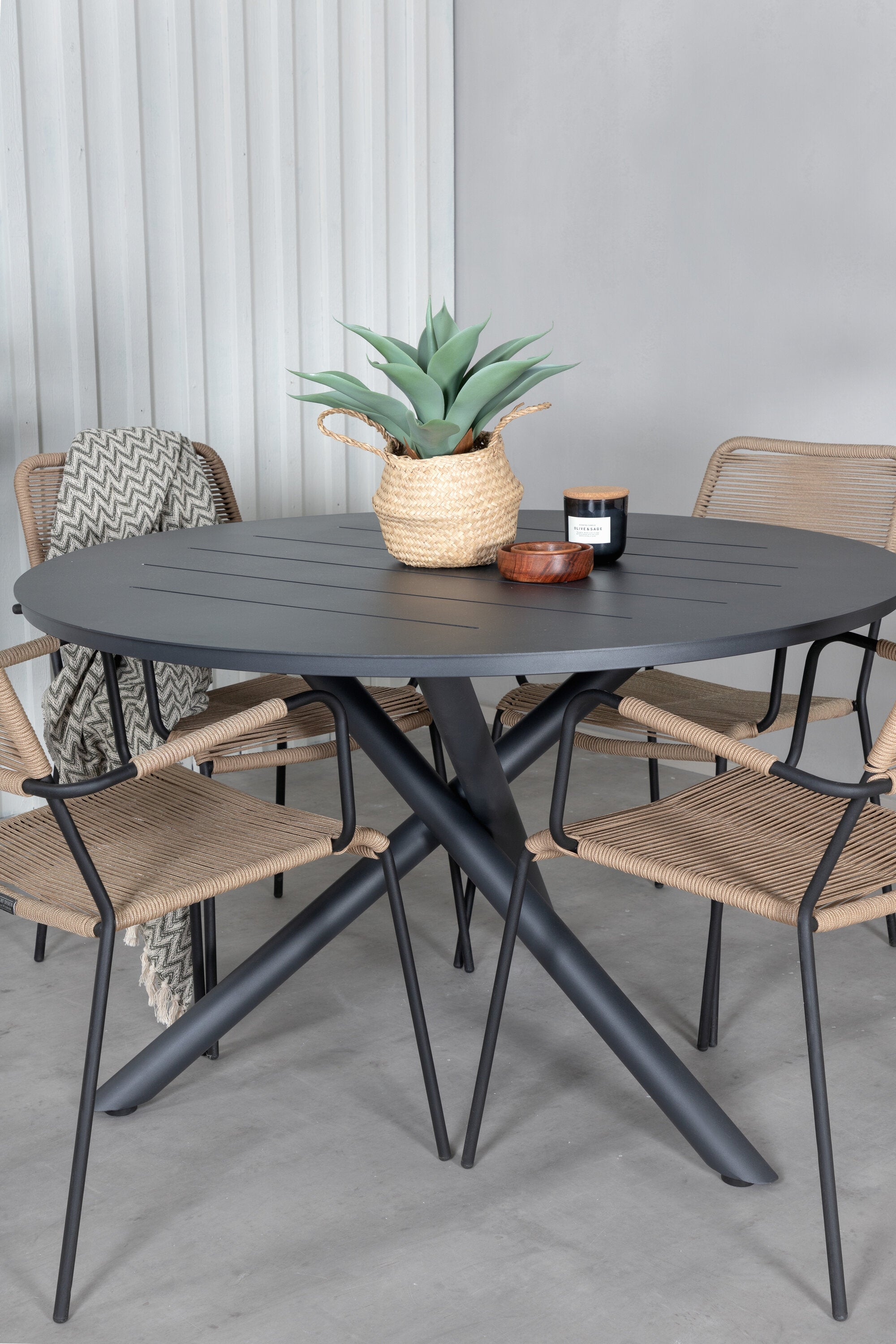 Alma Rund Matgrupp-Table Set-Venture Home-peaceofhome.se