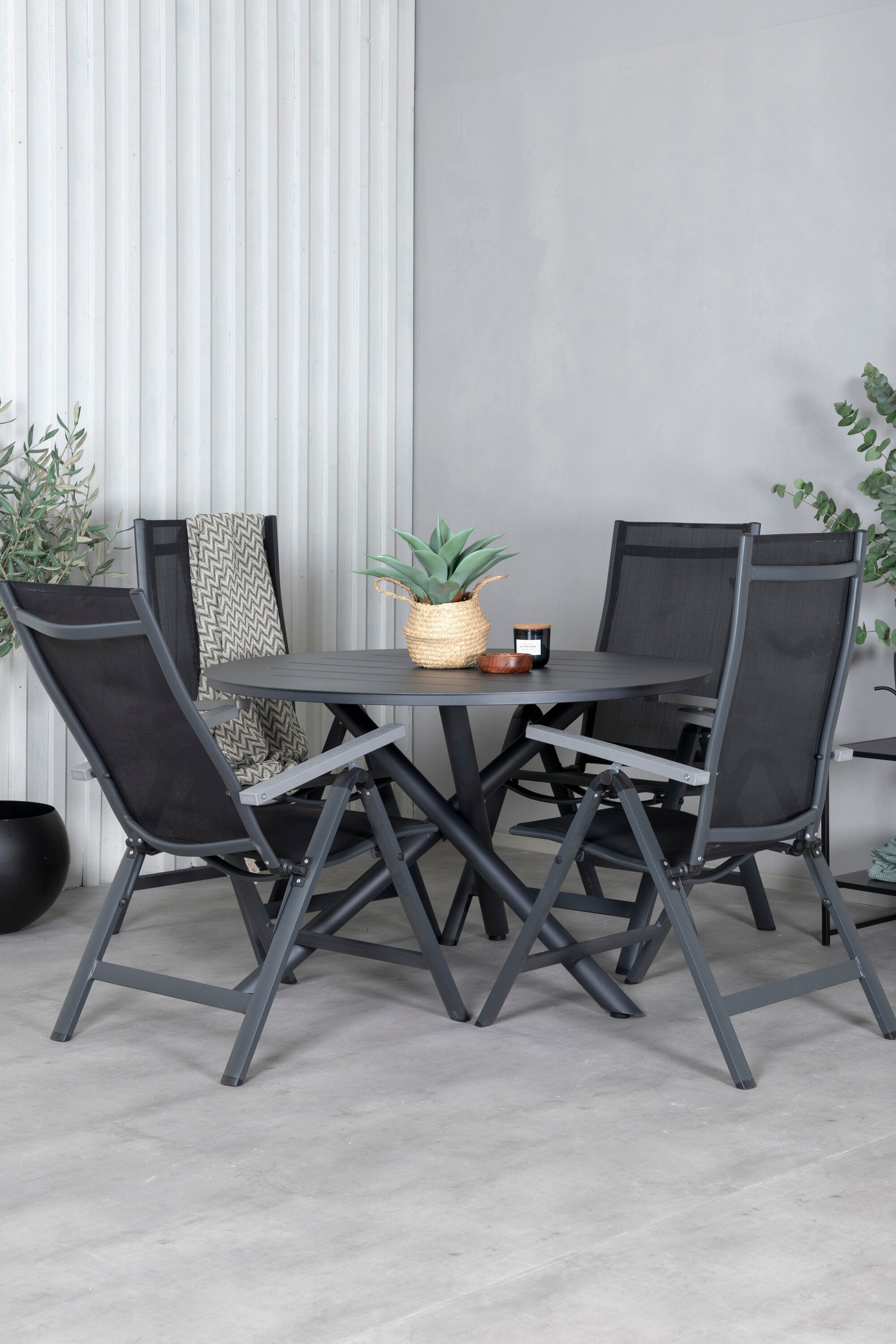 Alma Rund Matgrupp-Table Set-Venture Home-peaceofhome.se