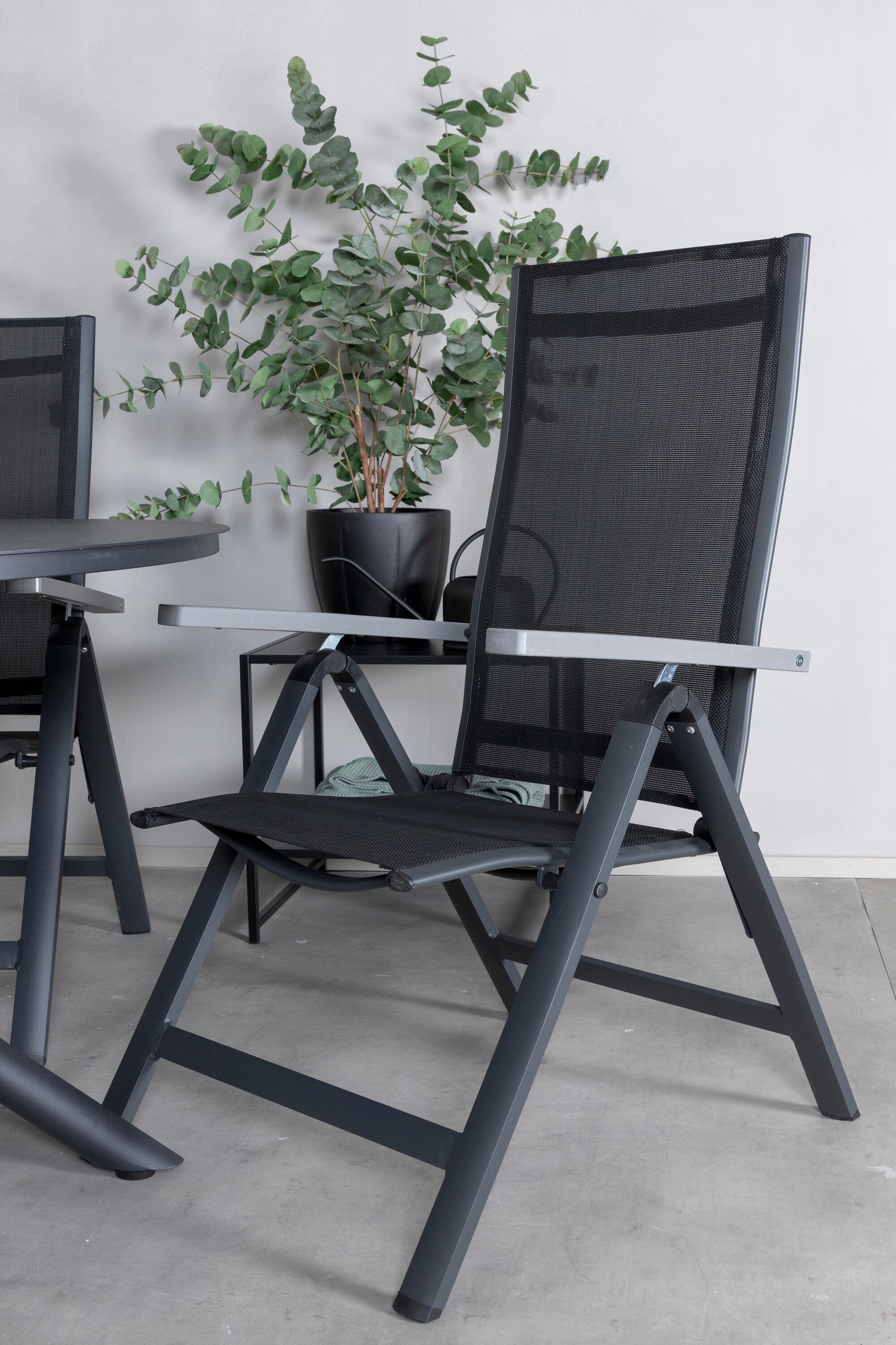 Alma Rund Matgrupp-Table Set-Venture Home-peaceofhome.se