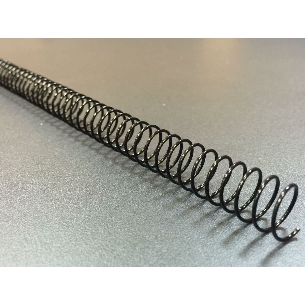 Bindande spiraler Fellowes 5110401 Svart A4 Metall Bindande (100 antal)-Kontor och Kontorsmaterial, Kontorsmaterial-Fellowes-peaceofhome.se