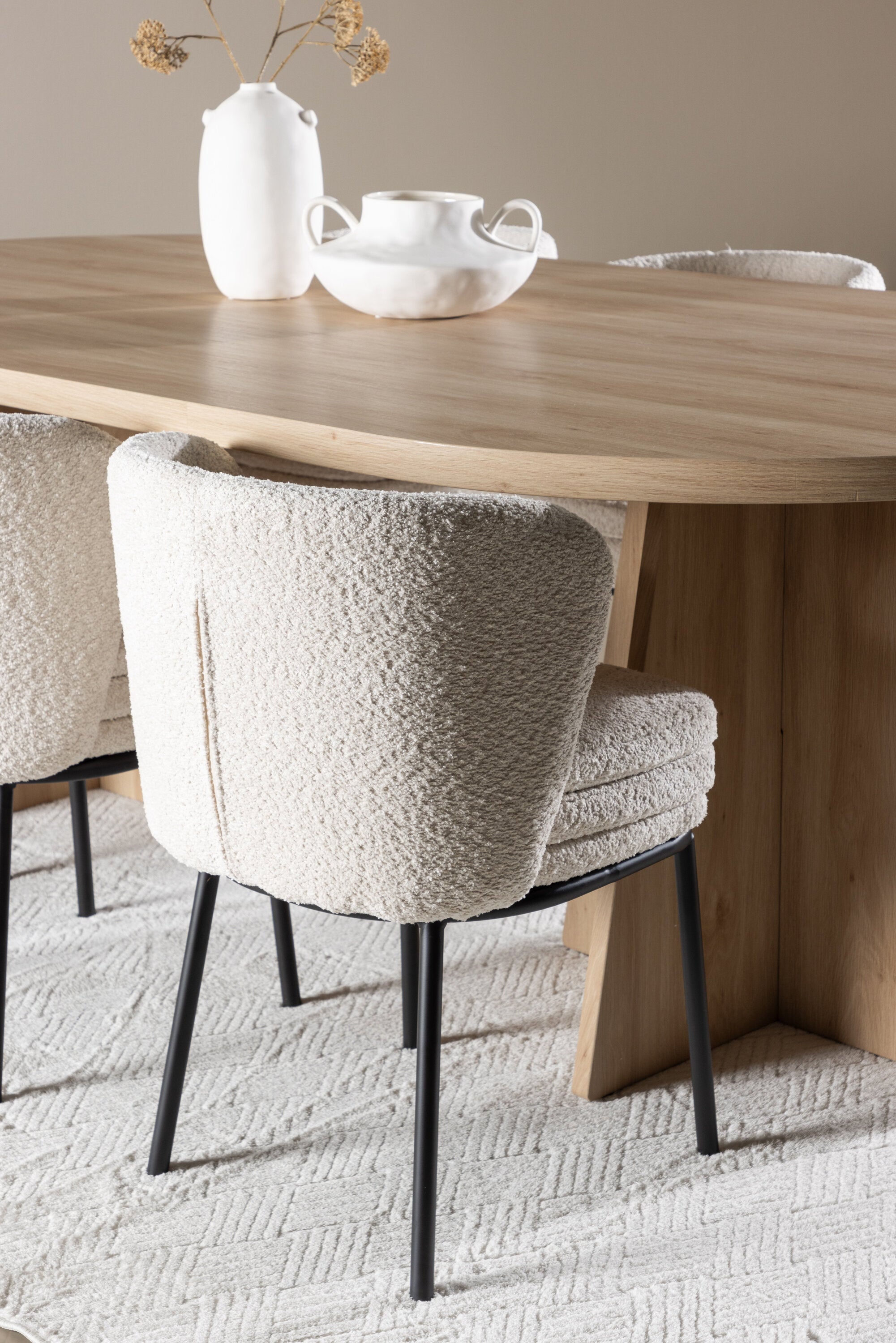 Bootcut Matbord med Agnes Matstol-GR Dining Set-Venture Home-peaceofhome.se