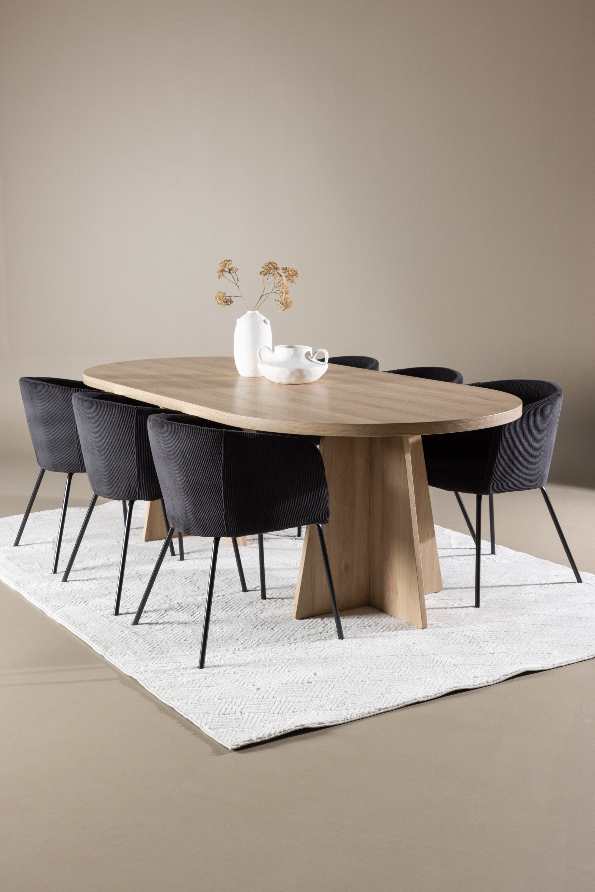 Bootcut Matbord med Berit Matstol-GR Dining Set-Venture Home-peaceofhome.se