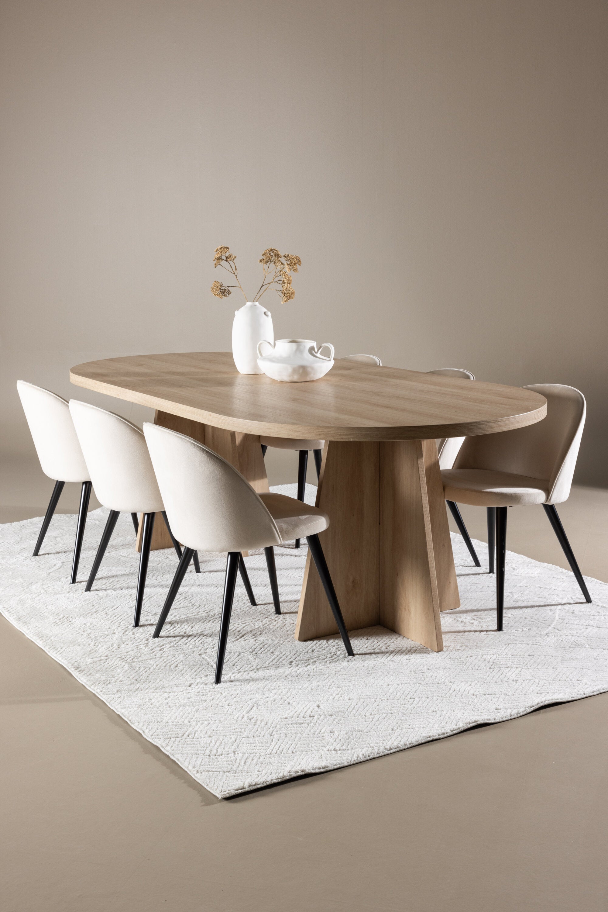 Bootcut Matbord med Velvet Matstol-GR Dining Set-Venture Home-peaceofhome.se