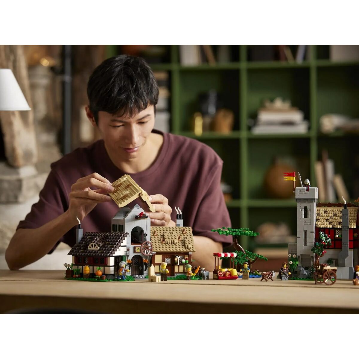 Byggsats Lego ICONS 10332 Medieval Town Square 3304 Delar-Leksaker och spel-Lego-peaceofhome.se