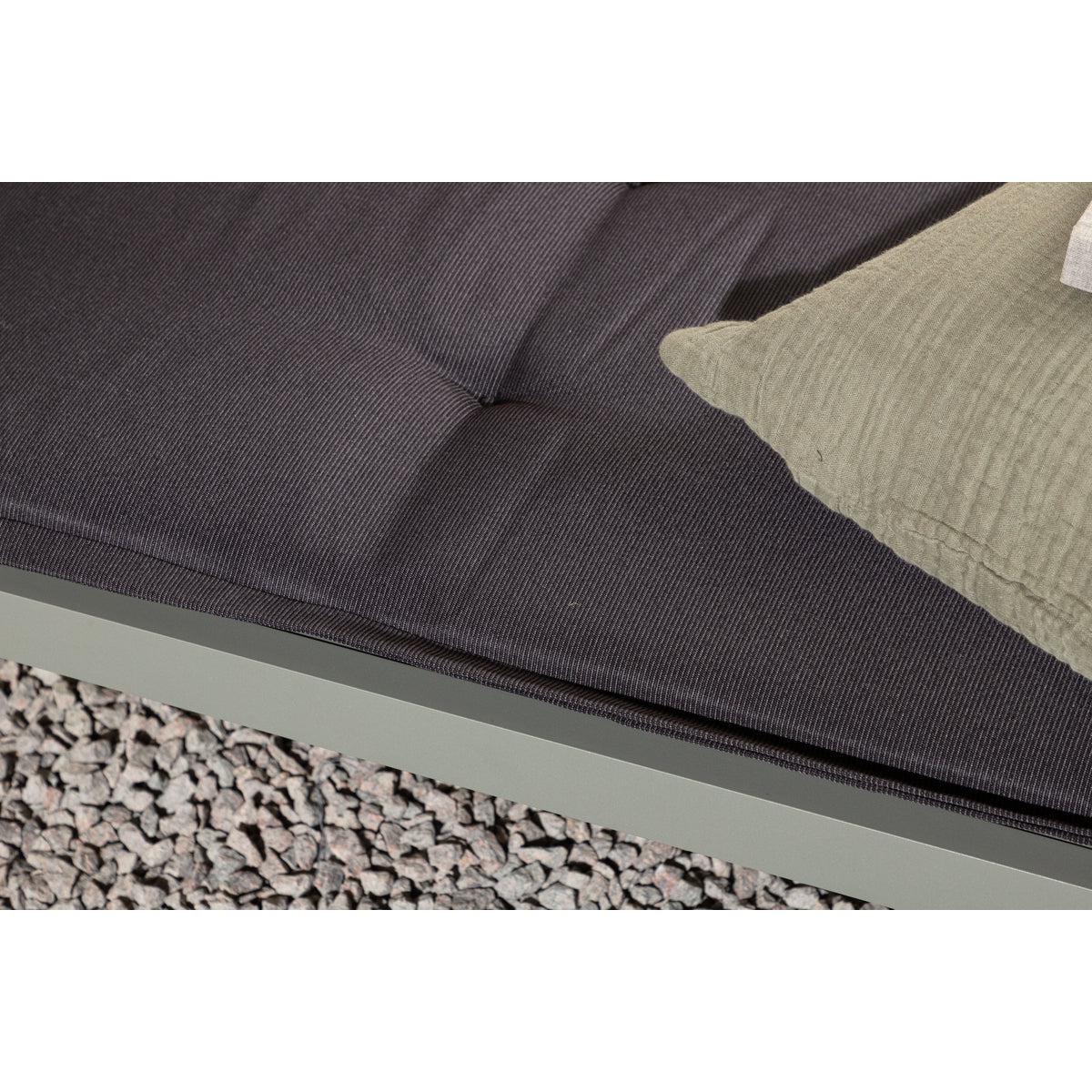 Dyna Solsäng-Cushion-Venture Home-peaceofhome.se