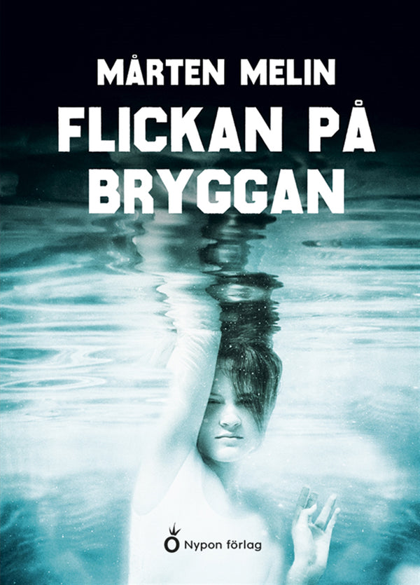 Flickan på bryggan – Ljudbok – Laddas ner-Digitala böcker-Axiell-peaceofhome.se