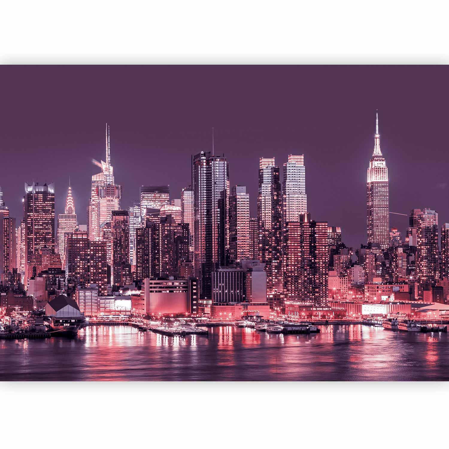 Fototapet - Purple night over Manhattan - cityscape of New York architecture-Fototapeter-Artgeist-peaceofhome.se