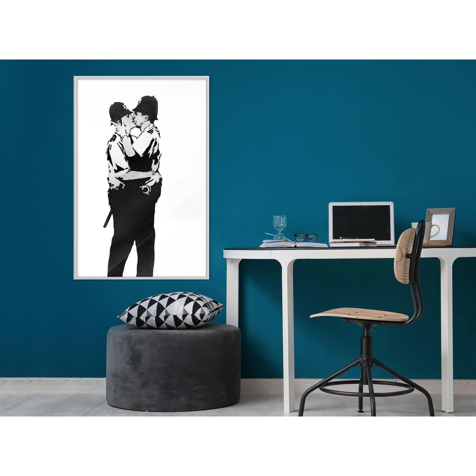 Inramad Poster / Tavla - Banksy: Kissing Coppers I-Affisch-Artgeist-peaceofhome.se