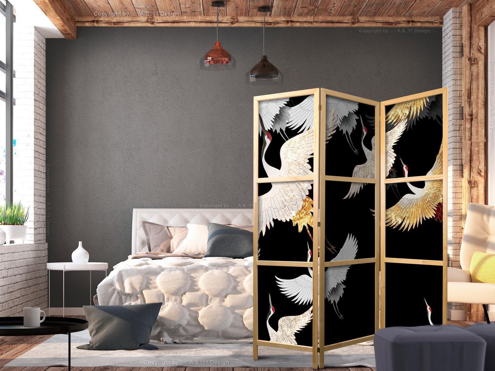 Japansk rumsavdelare - Cranes at Night - White and Gold Birds Flying Away on a Black Background-Japanska rumsavdelare-Artgeist-peaceofhome.se