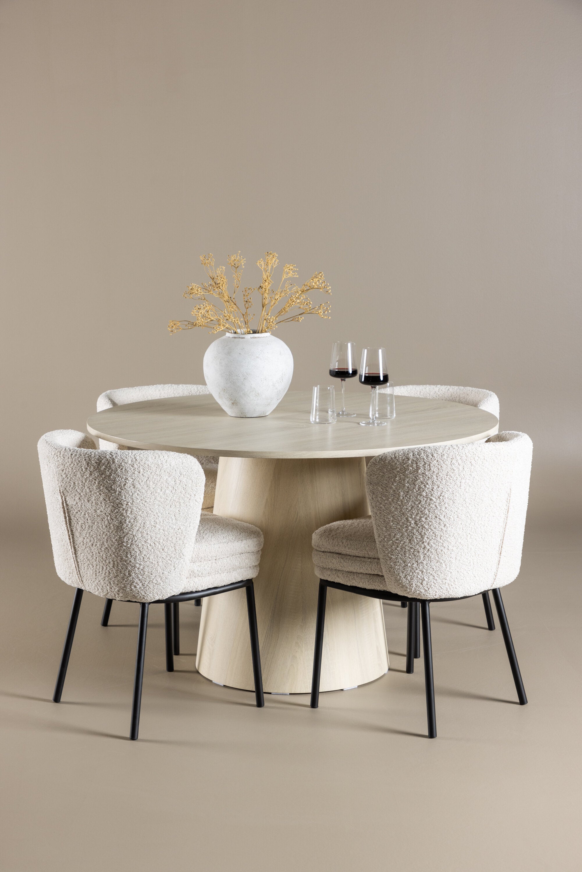 Lanzo Matbord med Agnes Matstol-GR Dining Set-Venture Home-peaceofhome.se