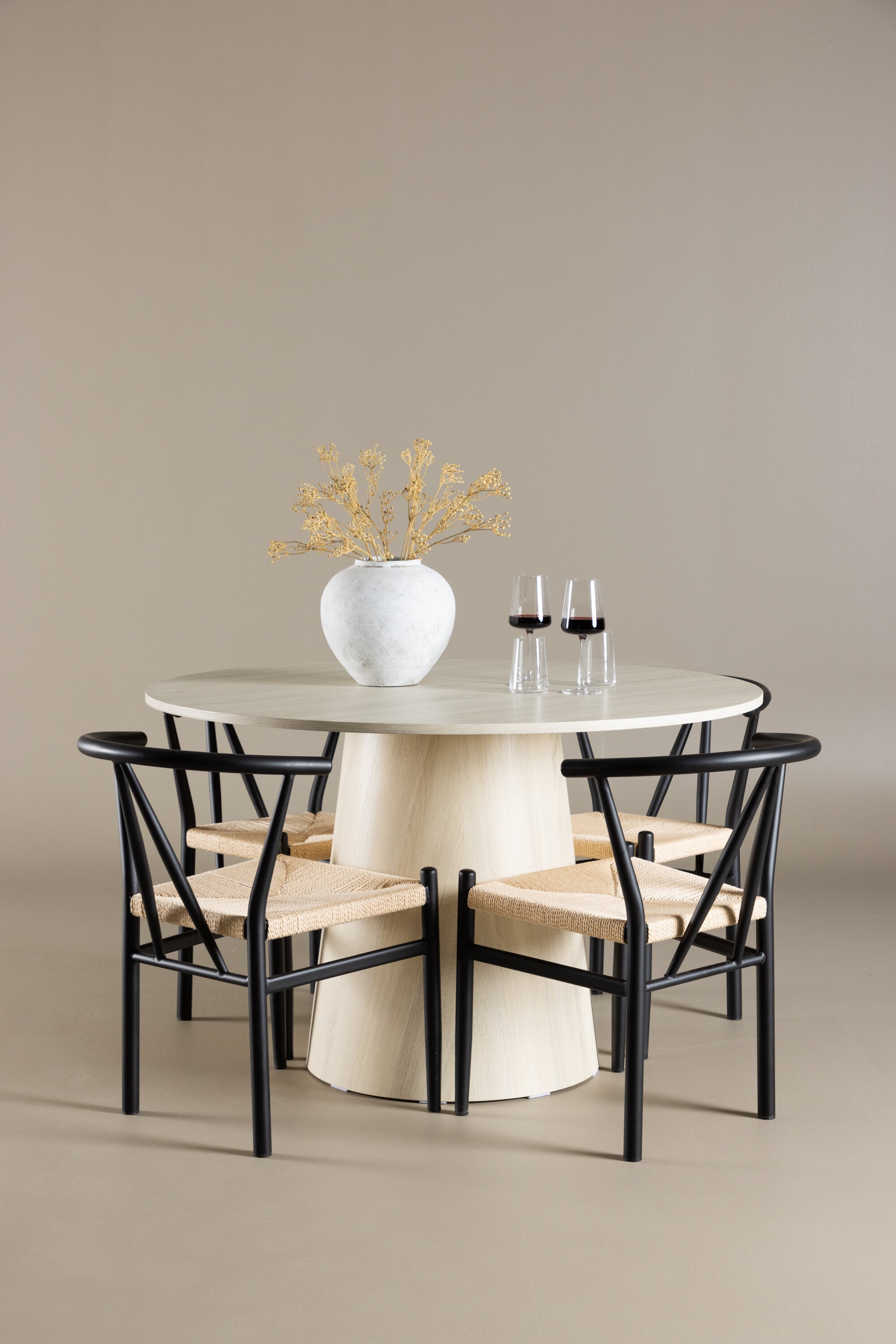 Lanzo Matbord med Alfons Matstol-GR Dining Set-Venture Home-peaceofhome.se