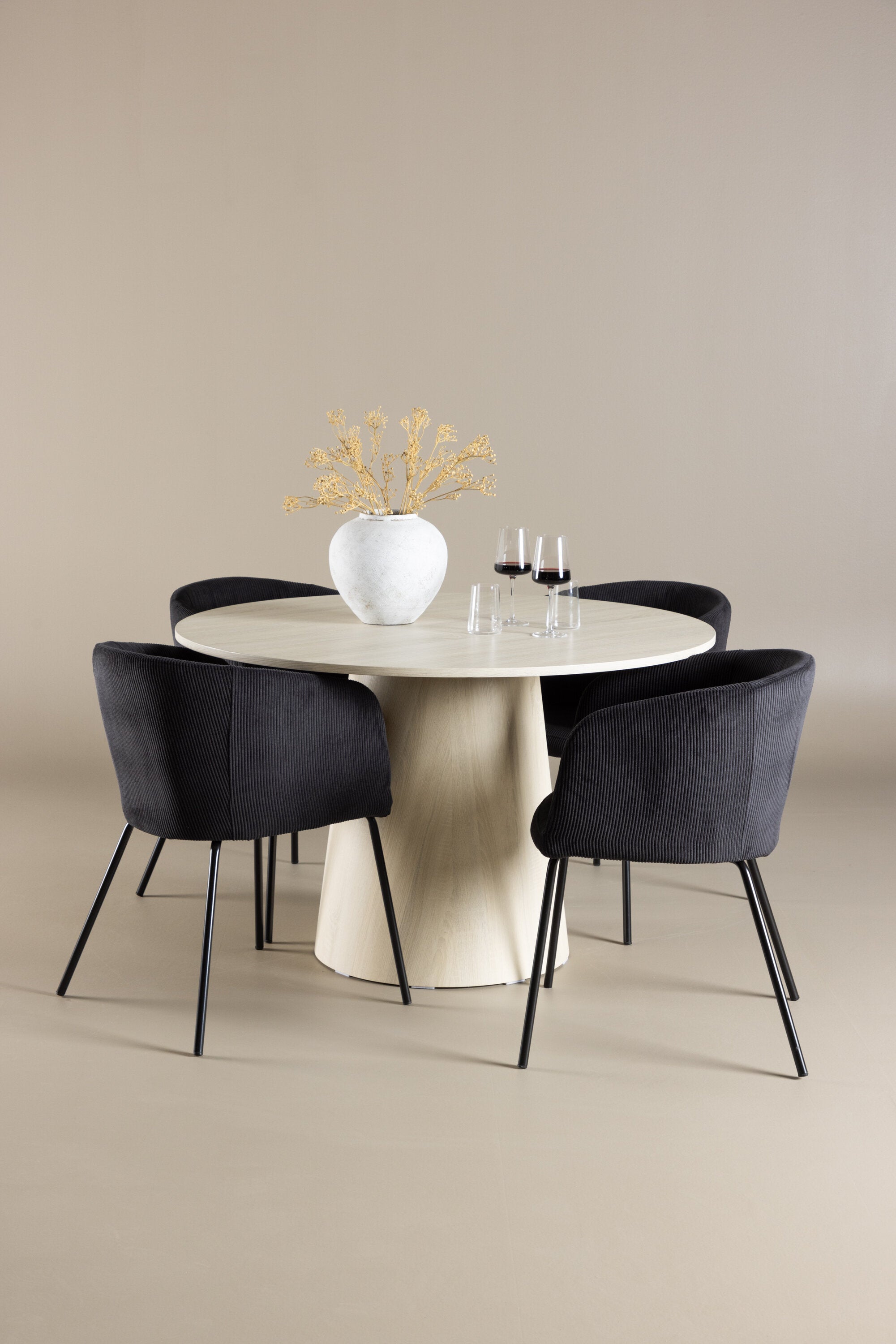 Lanzo Matbord med Berit Matstol-GR Dining Set-Venture Home-peaceofhome.se