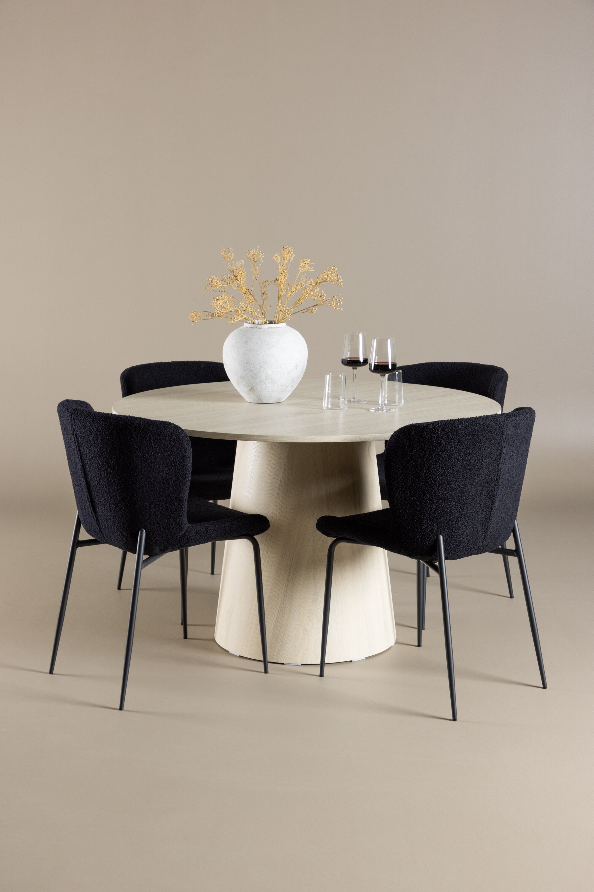 Lanzo Matbord med Modesto Matstol-GR Dining Set-Venture Home-peaceofhome.se