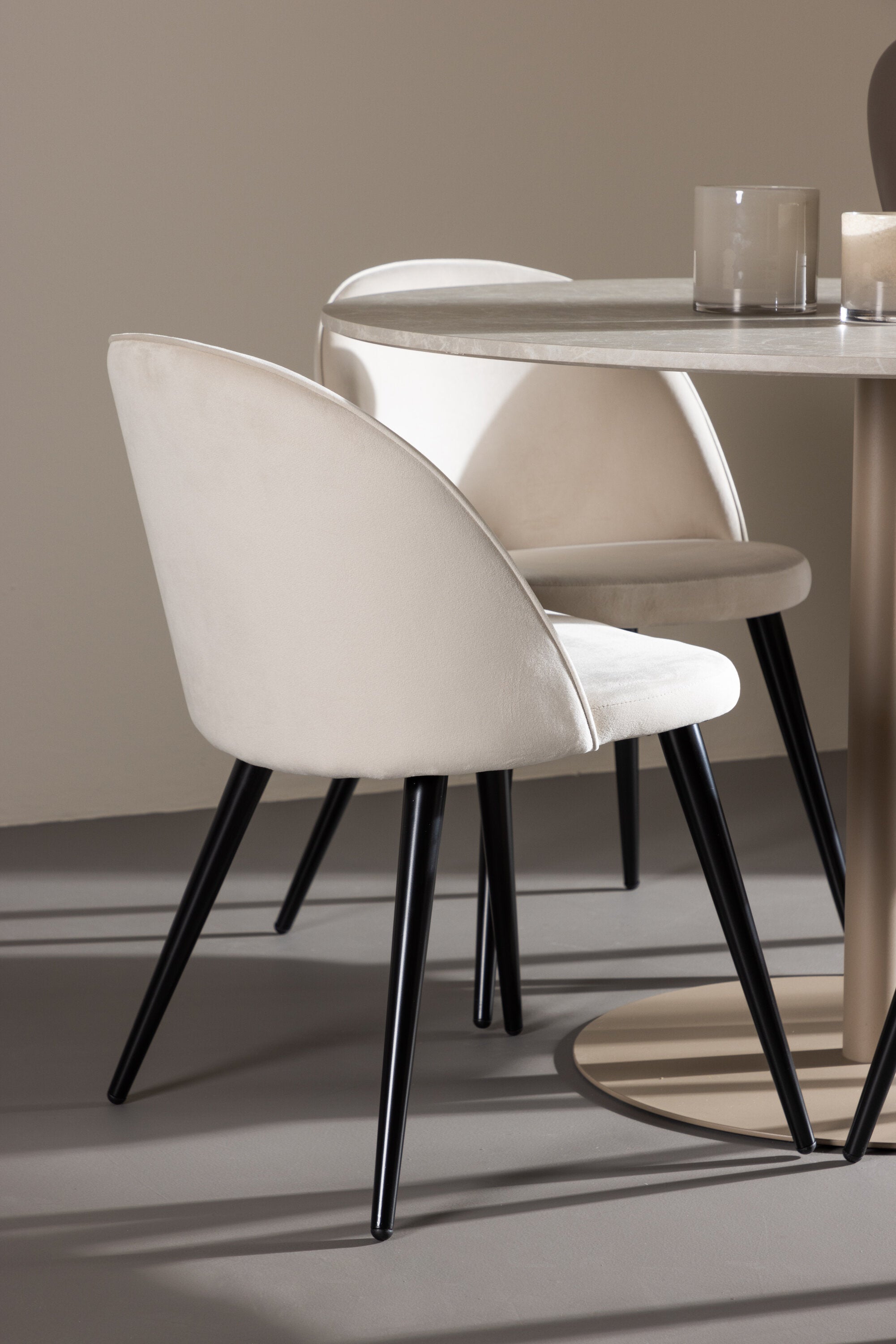 Lycke Matbord med Velvet Matstol-GR Dining Set-Venture Home-peaceofhome.se