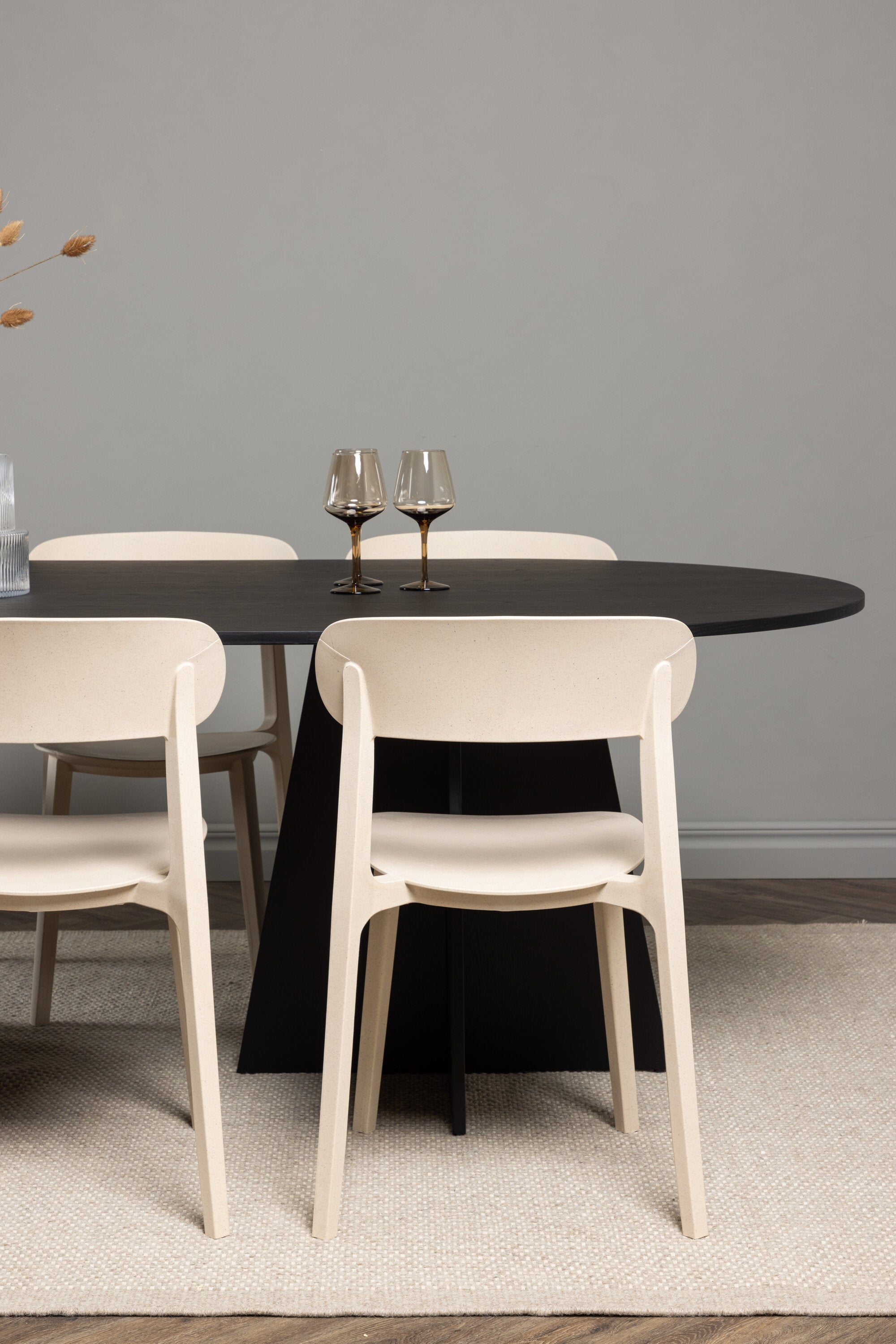 Matbordet Bootcut Oval & stolarna Åstol-GR Dining Set-Venture Home-peaceofhome.se