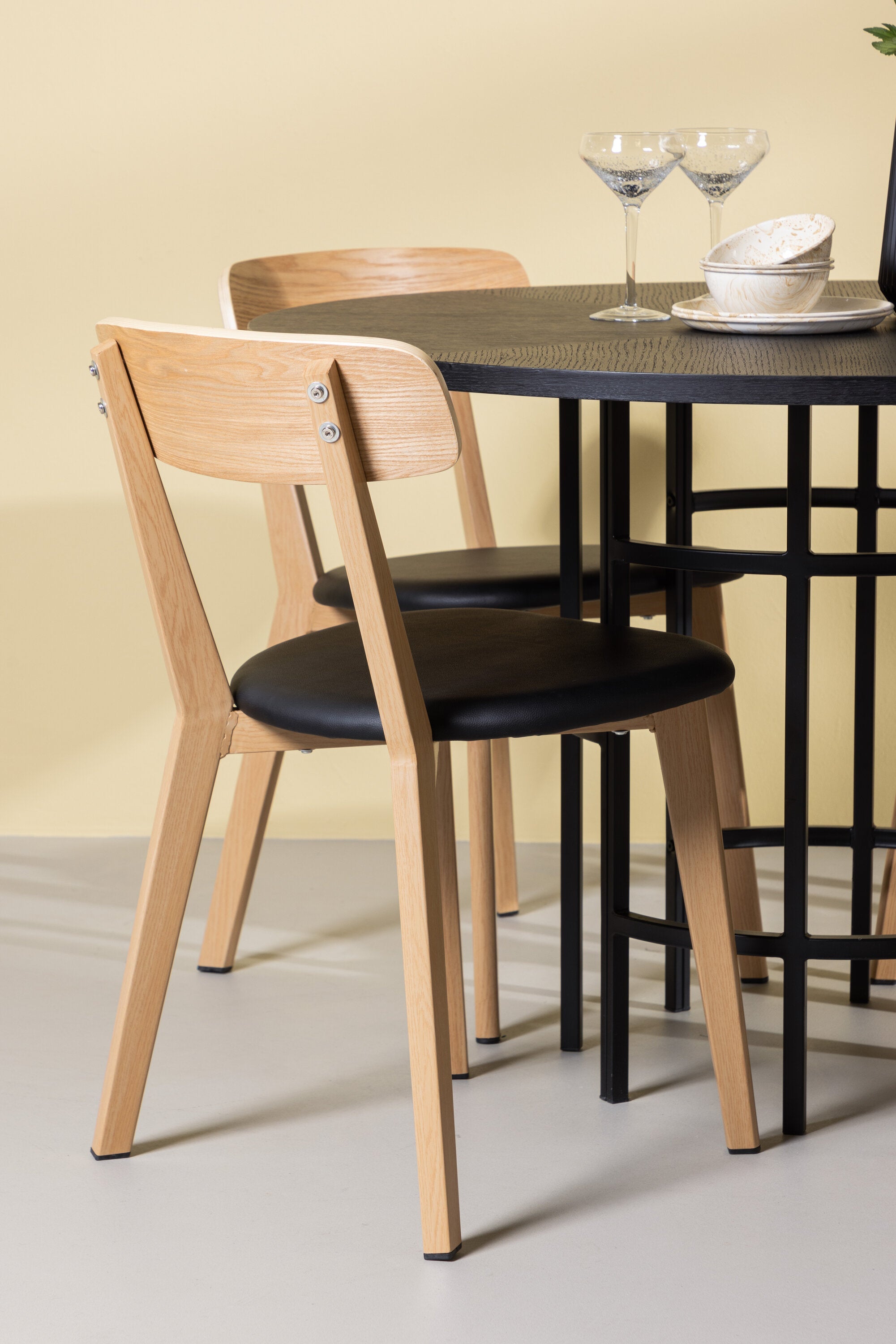 Matgrupp Copenhagen med 4st matstolar Sanjos-GR Dining Set-Venture Home-peaceofhome.se