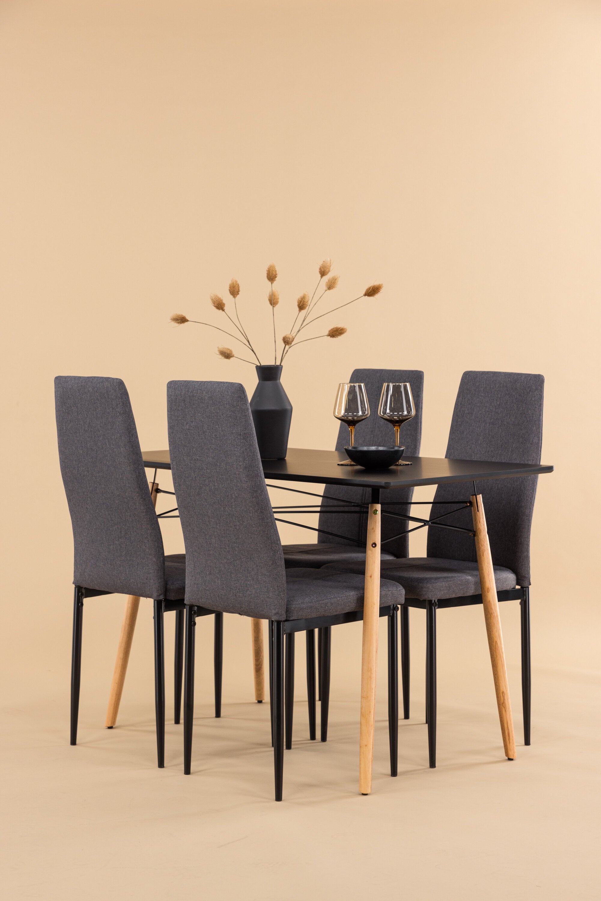 Matgrupp Danburi med 4 stycken stolar Petra-GR Dining Set-Venture Home-peaceofhome.se