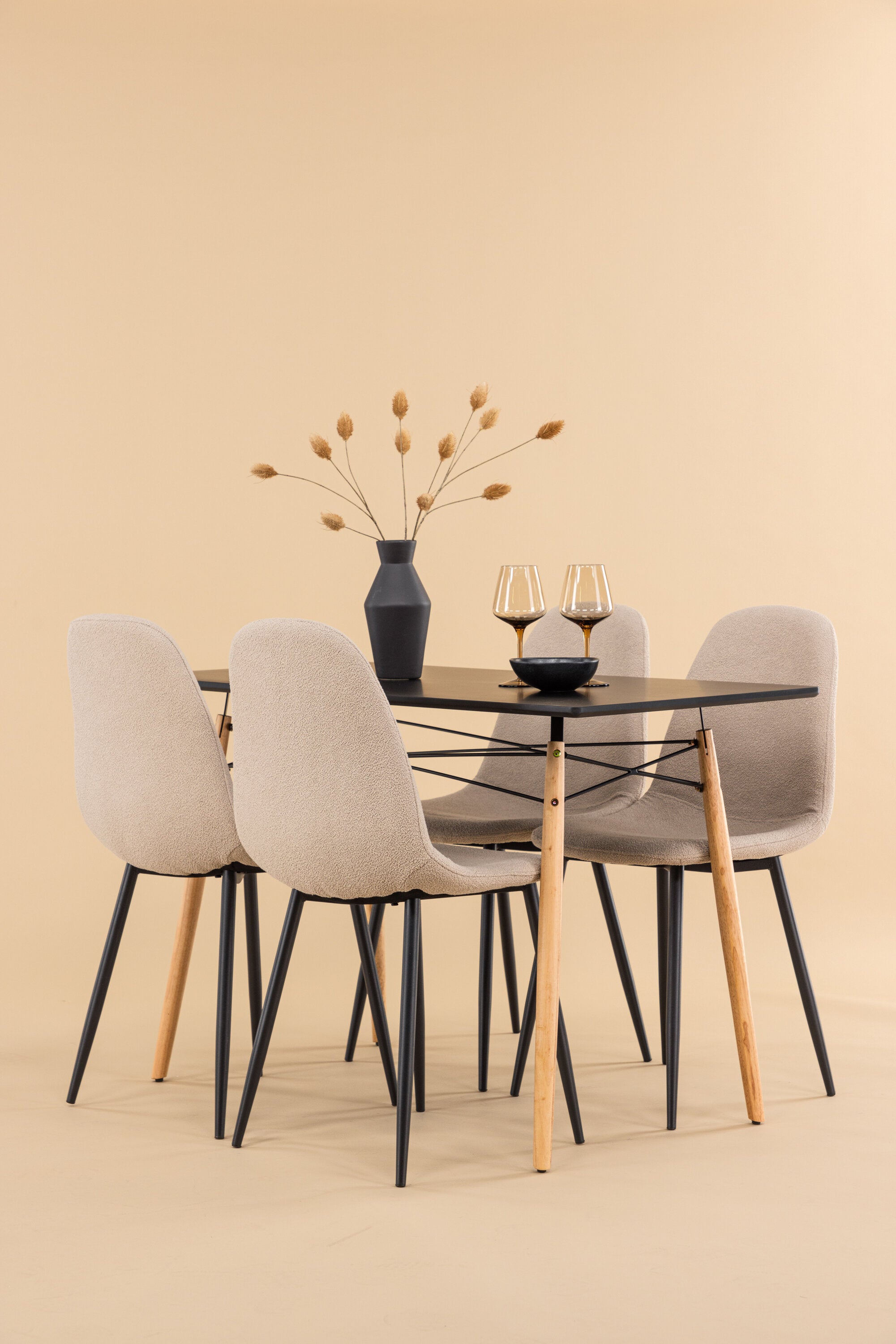 Matgrupp Danburi med 4 stycken stolar Polar-GR Dining Set-Venture Home-peaceofhome.se