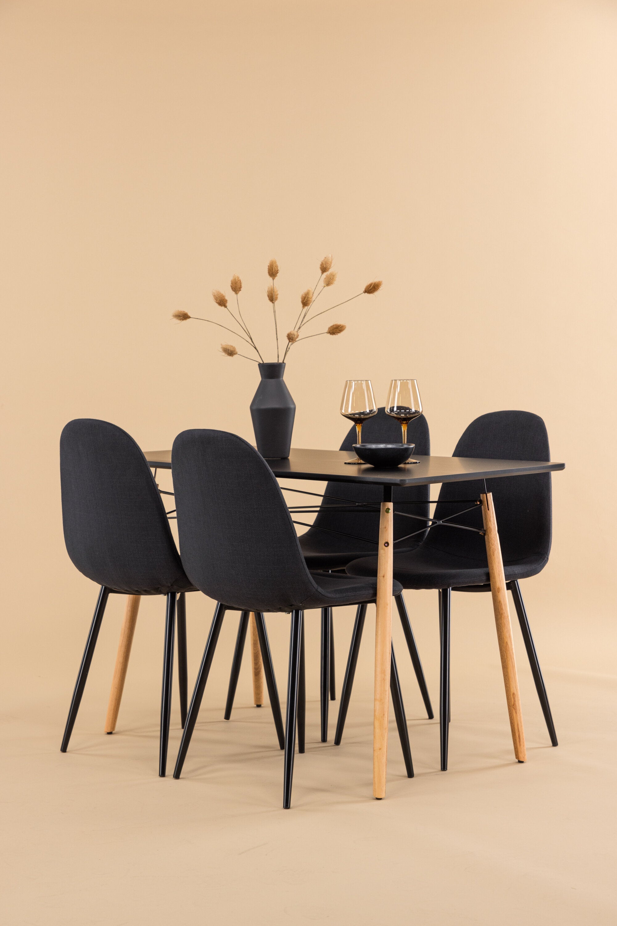 Matgrupp Danburi med 4 stycken stolar Polar-GR Dining Set-Venture Home-peaceofhome.se