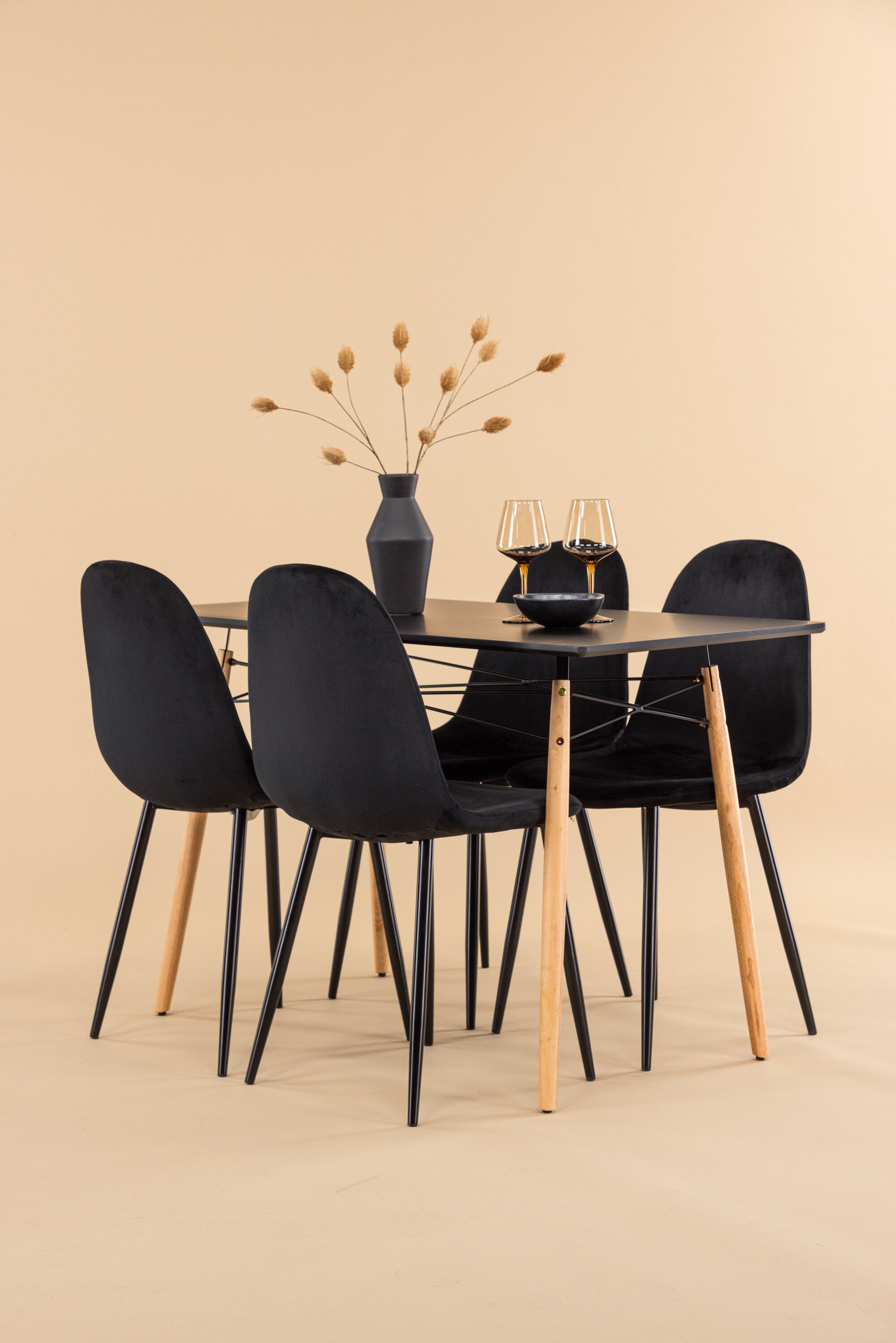 Matgrupp Danburi med 4 stycken stolar Polar-GR Dining Set-Venture Home-peaceofhome.se