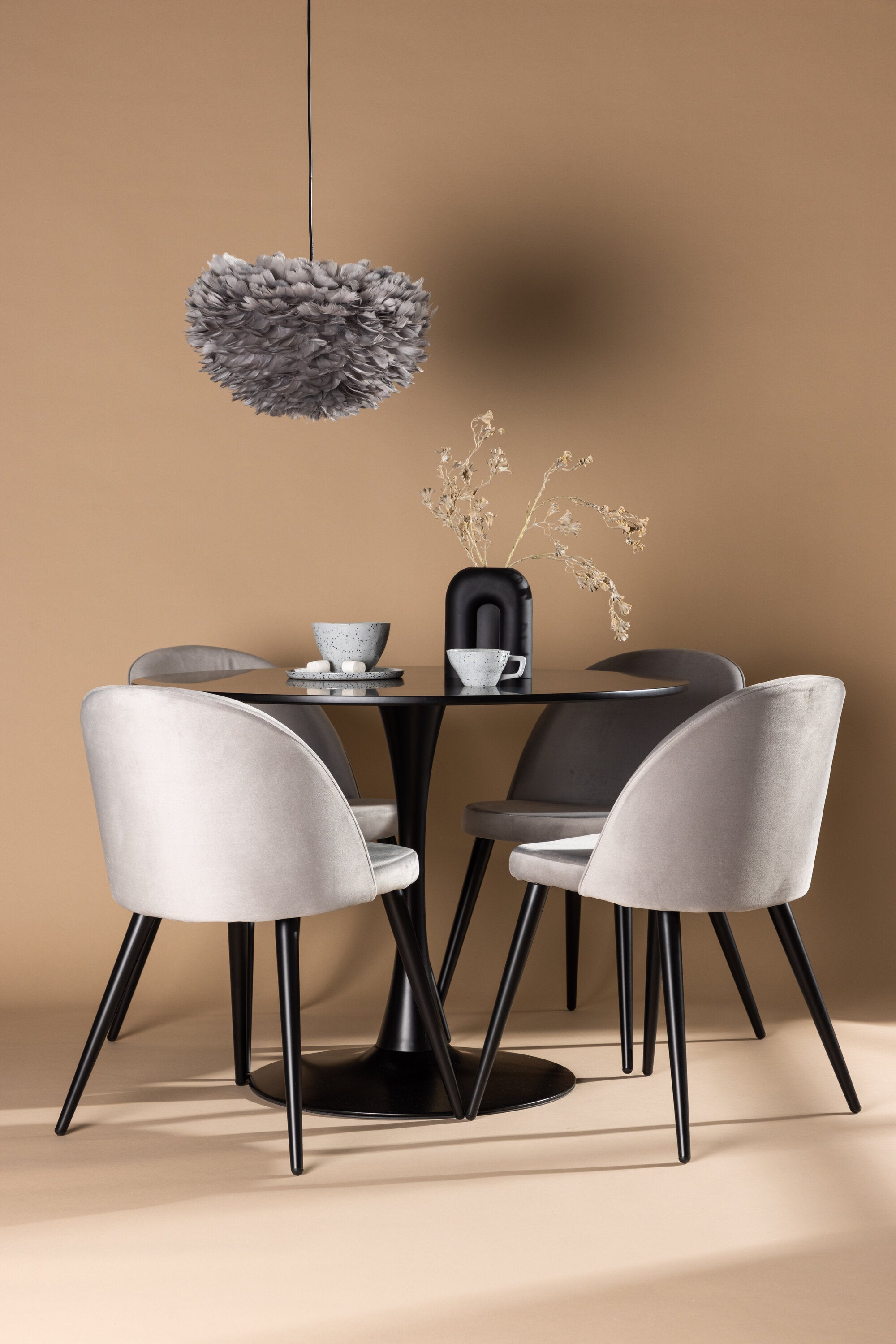 Matgrupp Glade med 4st matstolar Velvet-GR Dining Set-Venture Home-peaceofhome.se