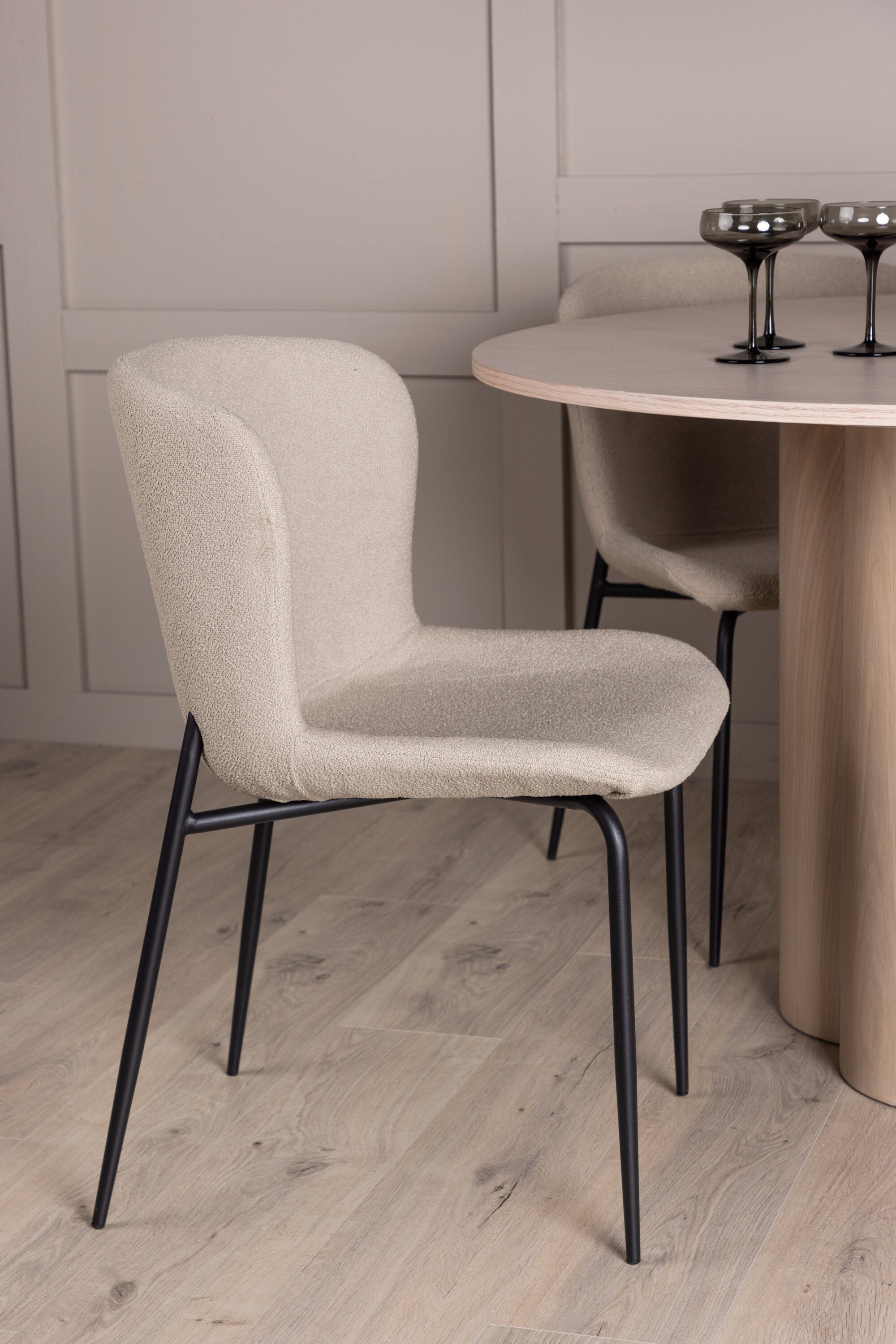 Matgrupp Olivia med 4st matstolar Modesto-GR Dining Set-Venture Home-peaceofhome.se