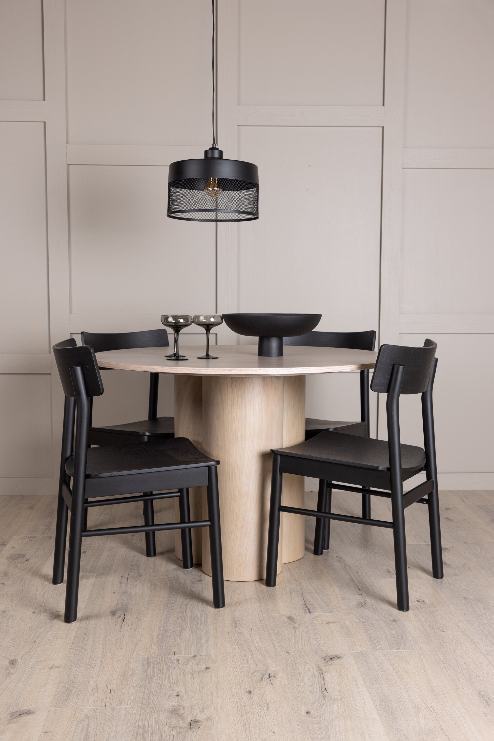 Matgrupp Olivia med 4st matstolar Montros-GR Dining Set-Venture Home-peaceofhome.se