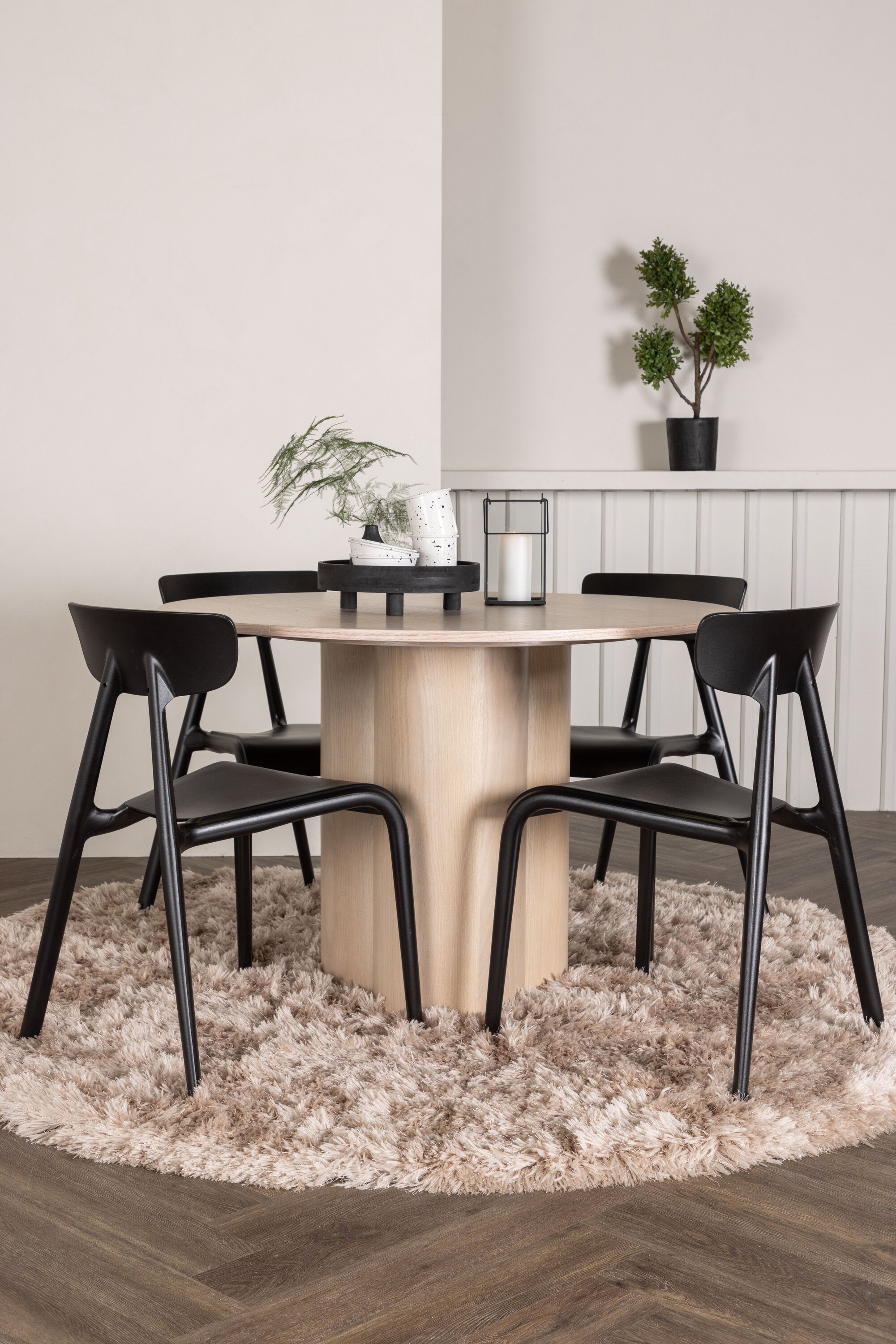 Matgrupp Olivia med 4st matstolar Ursholmen-GR Dining Set-Venture Home-peaceofhome.se