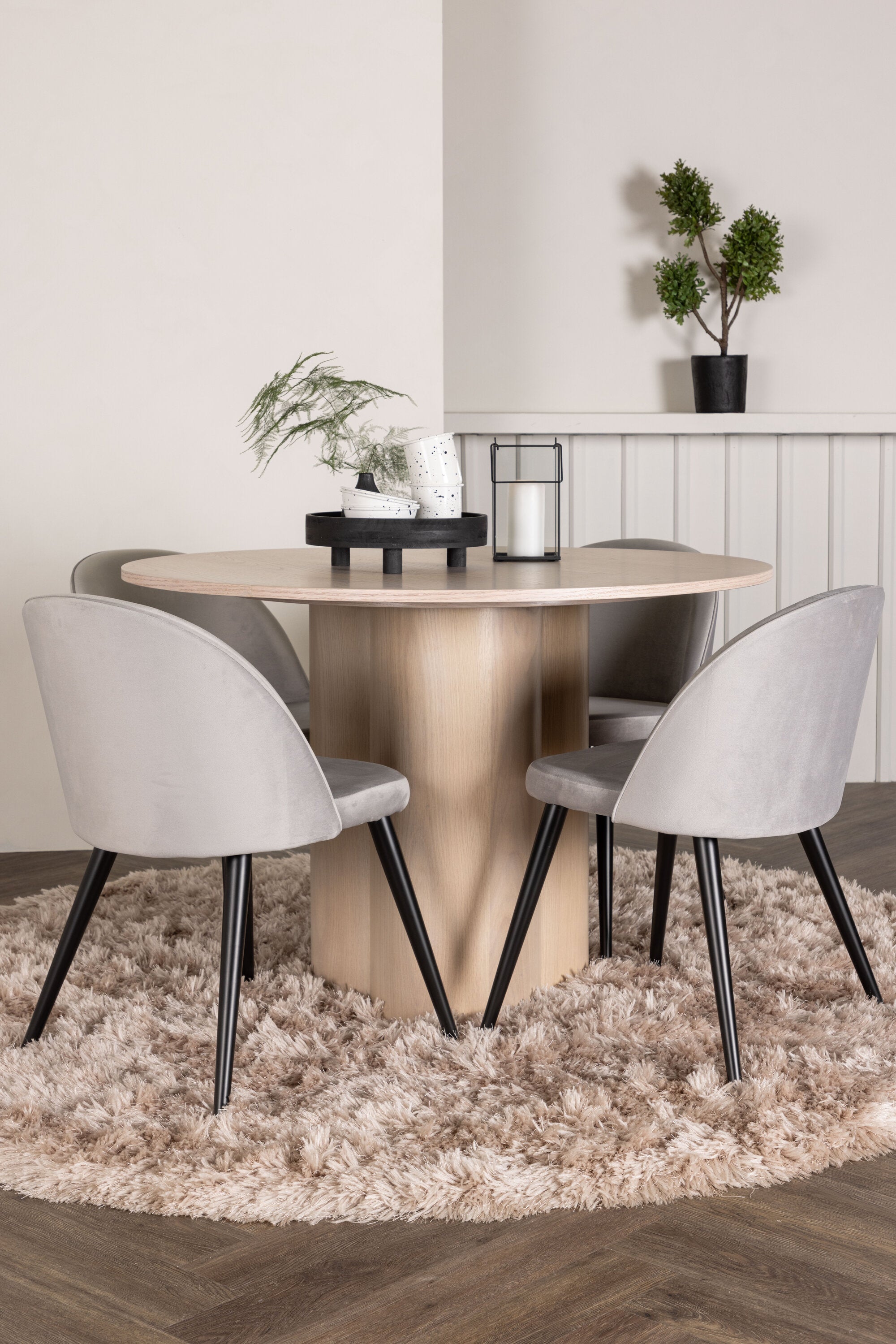 Matgrupp Olivia med 4st matstolar Velvet-GR Dining Set-Venture Home-peaceofhome.se