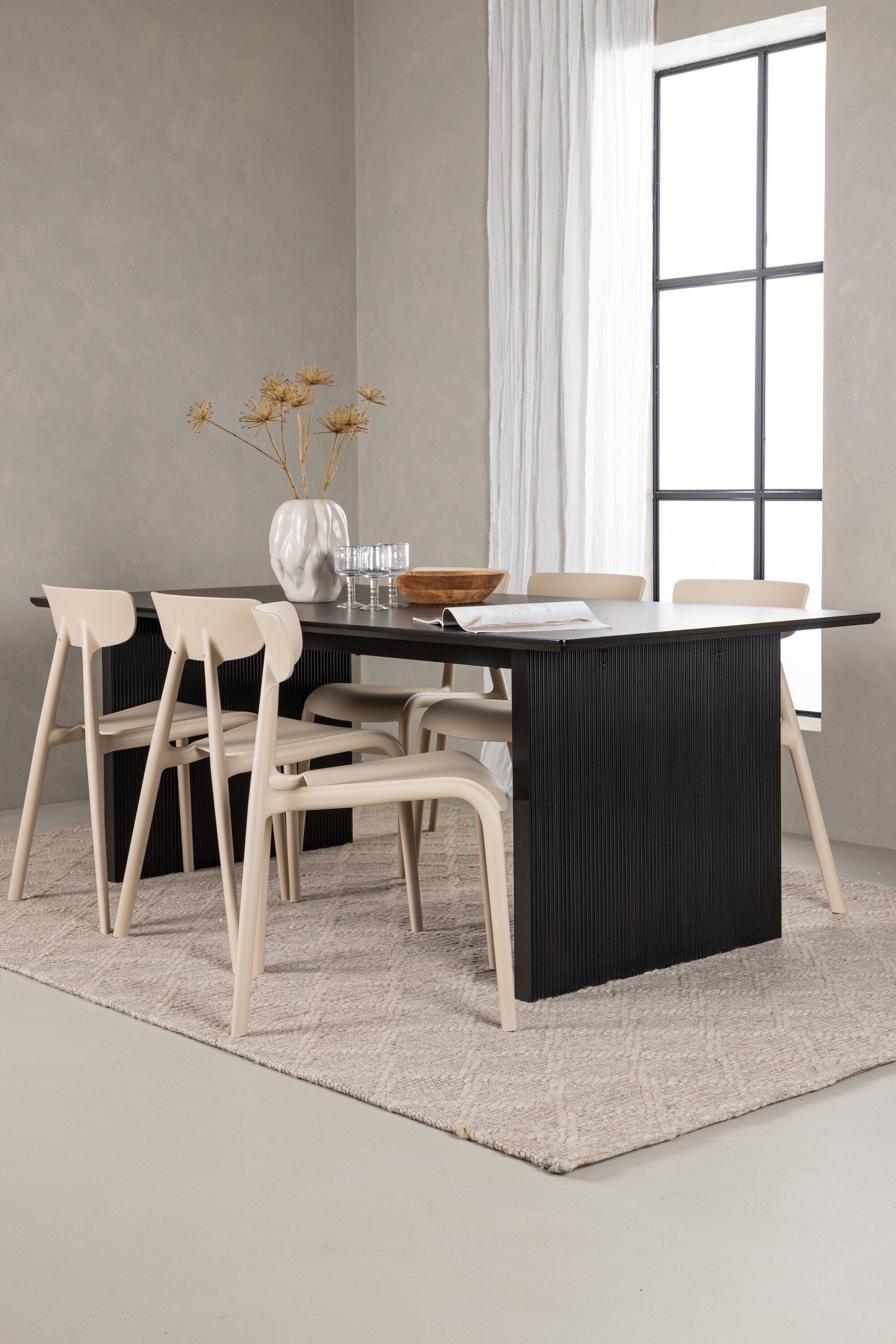 Matgrupp Vail med stolarna Ursholmen-GR Dining Set-Venture Home-peaceofhome.se