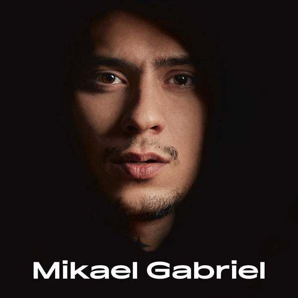 Mikael Gabriel - Alasti – Ljudbok – Laddas ner-Digitala böcker-Axiell-peaceofhome.se