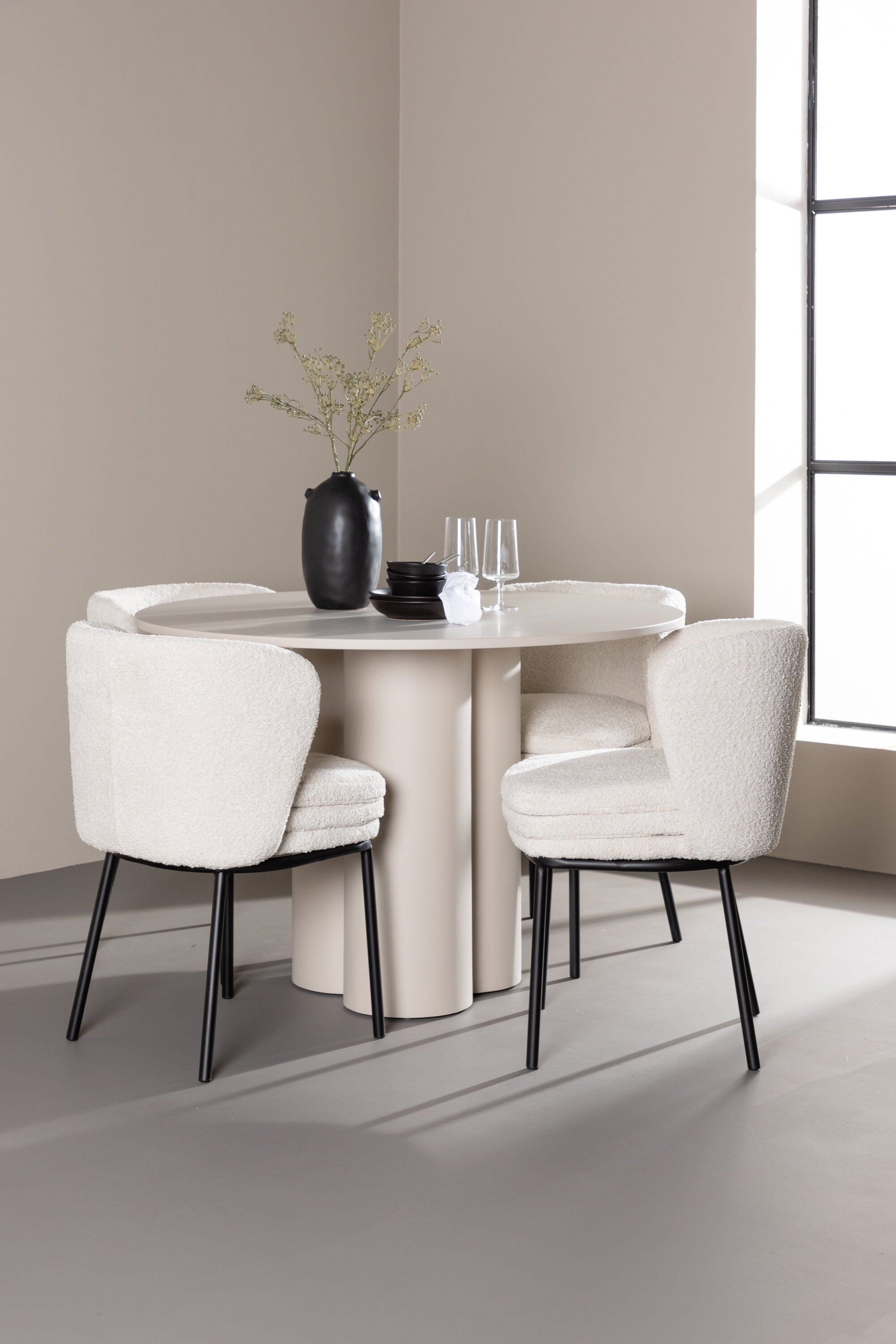 Olivia Matbord med Agnes Matstol-GR Dining Set-Venture Home-peaceofhome.se