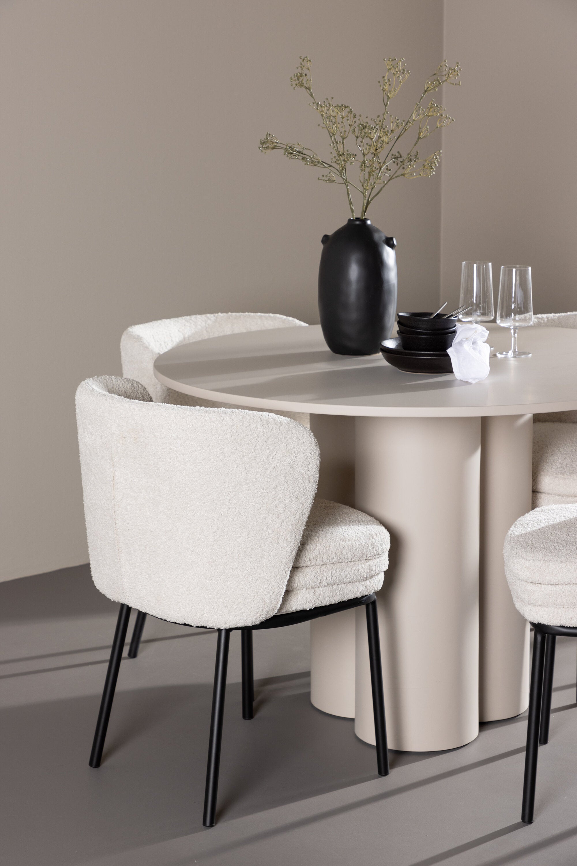 Olivia Matbord med Agnes Matstol-GR Dining Set-Venture Home-peaceofhome.se