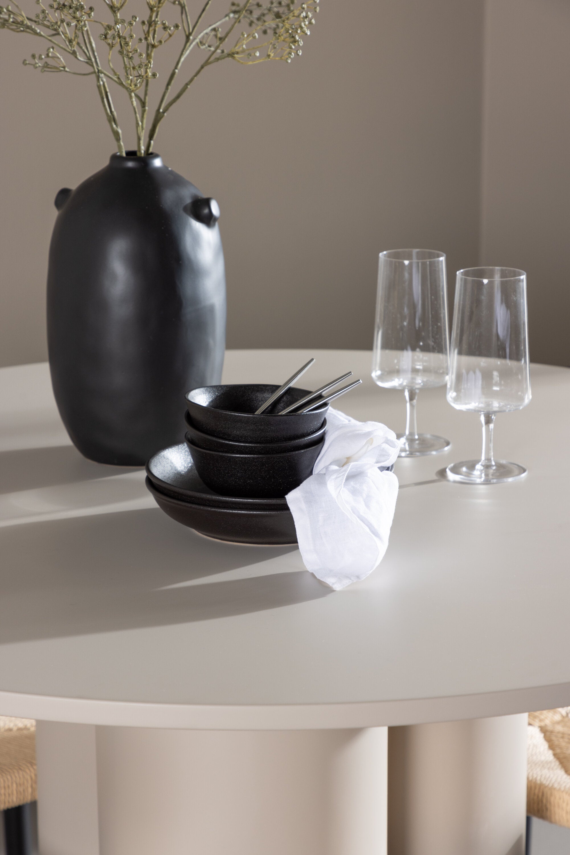 Olivia Matbord med Alfons Matstol-GR Dining Set-Venture Home-peaceofhome.se