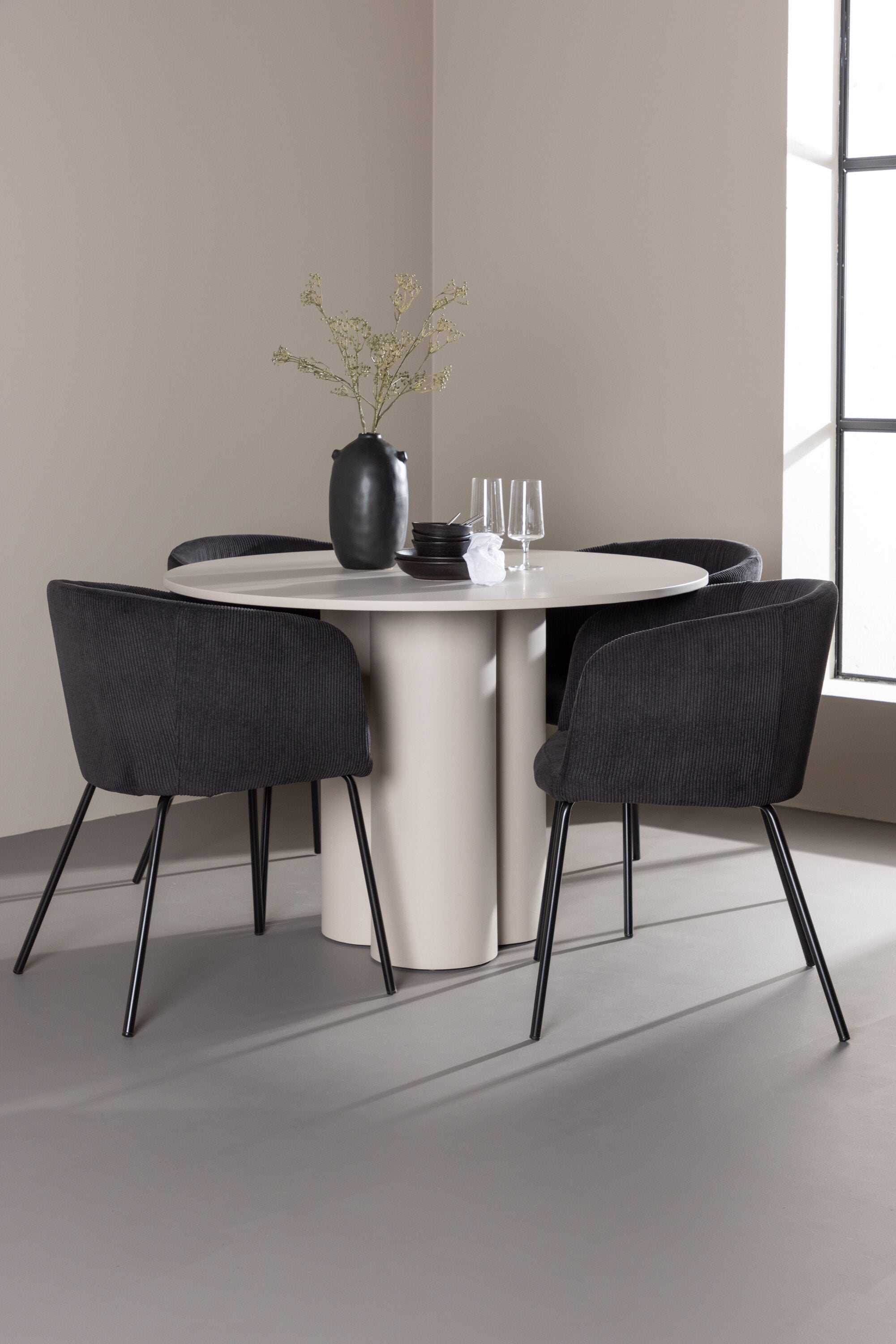 Olivia Matbord med Berit Matstol-GR Dining Set-Venture Home-peaceofhome.se