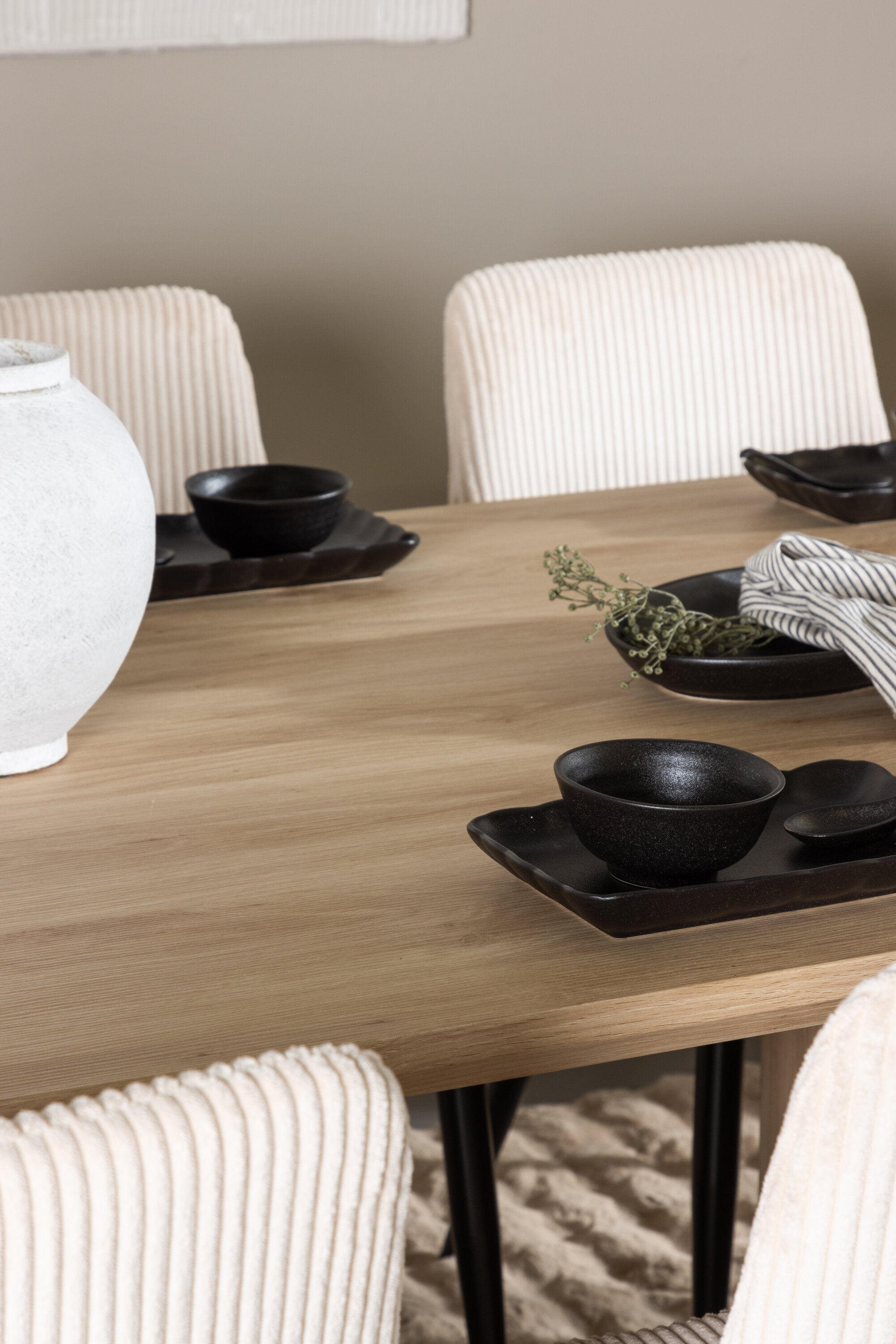 Olivia Matbord med Leone Matstol-GR Dining Set-Venture Home-peaceofhome.se