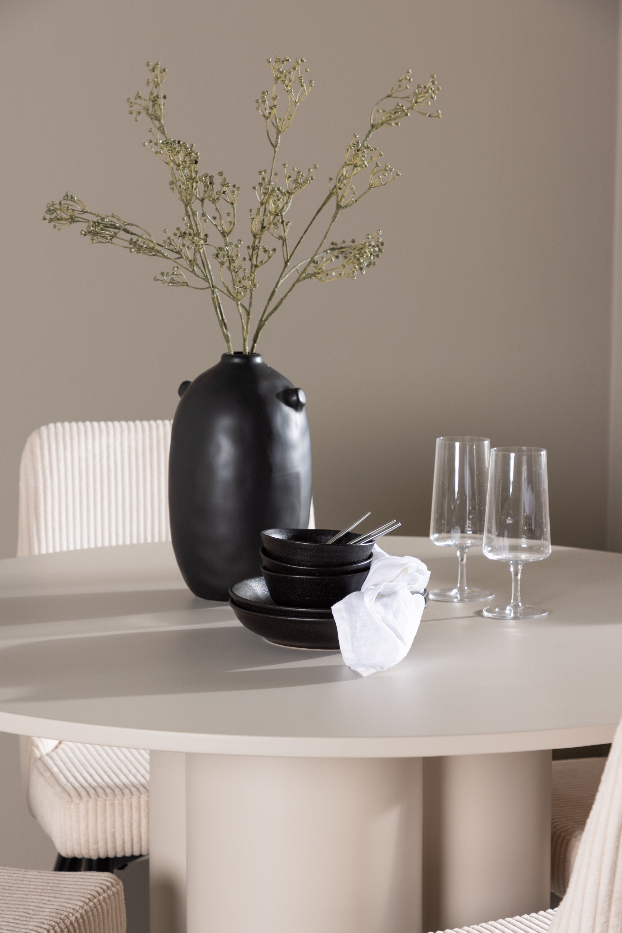 Olivia Matbord med Leone Matstol-GR Dining Set-Venture Home-peaceofhome.se