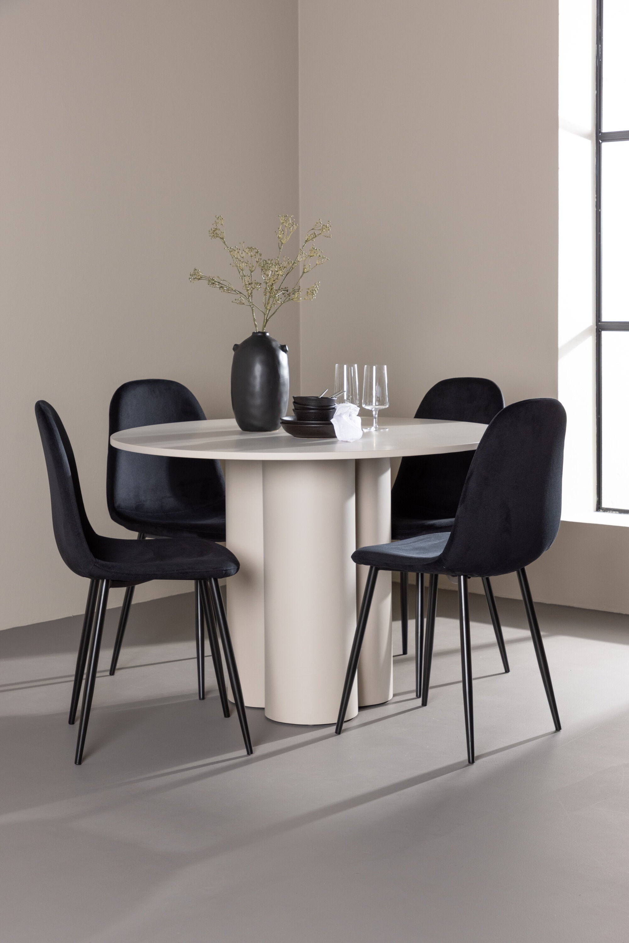 Olivia Matbord med Polar Matstol-GR Dining Set-Venture Home-peaceofhome.se