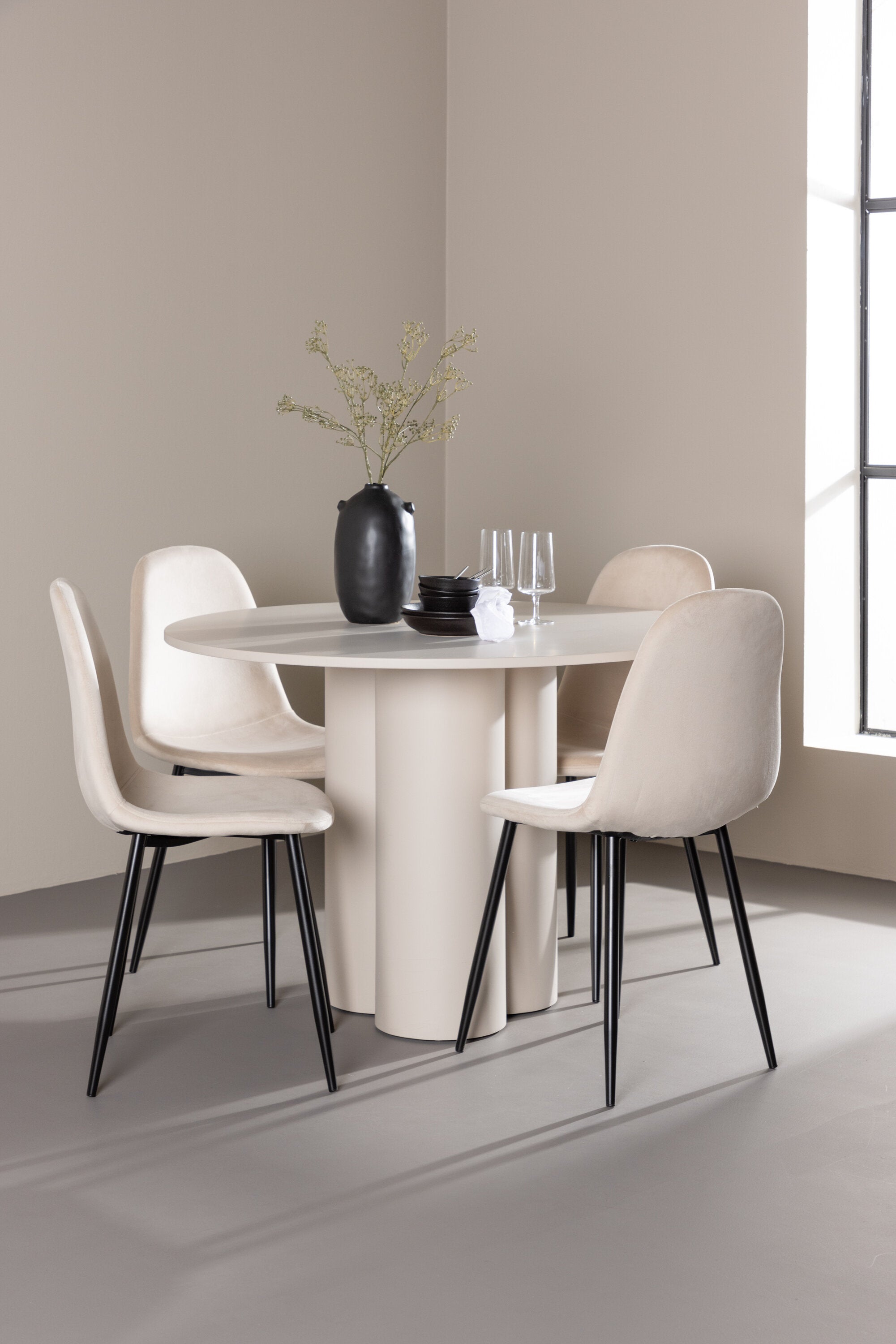 Olivia Matbord med Polar Matstol-GR Dining Set-Venture Home-peaceofhome.se