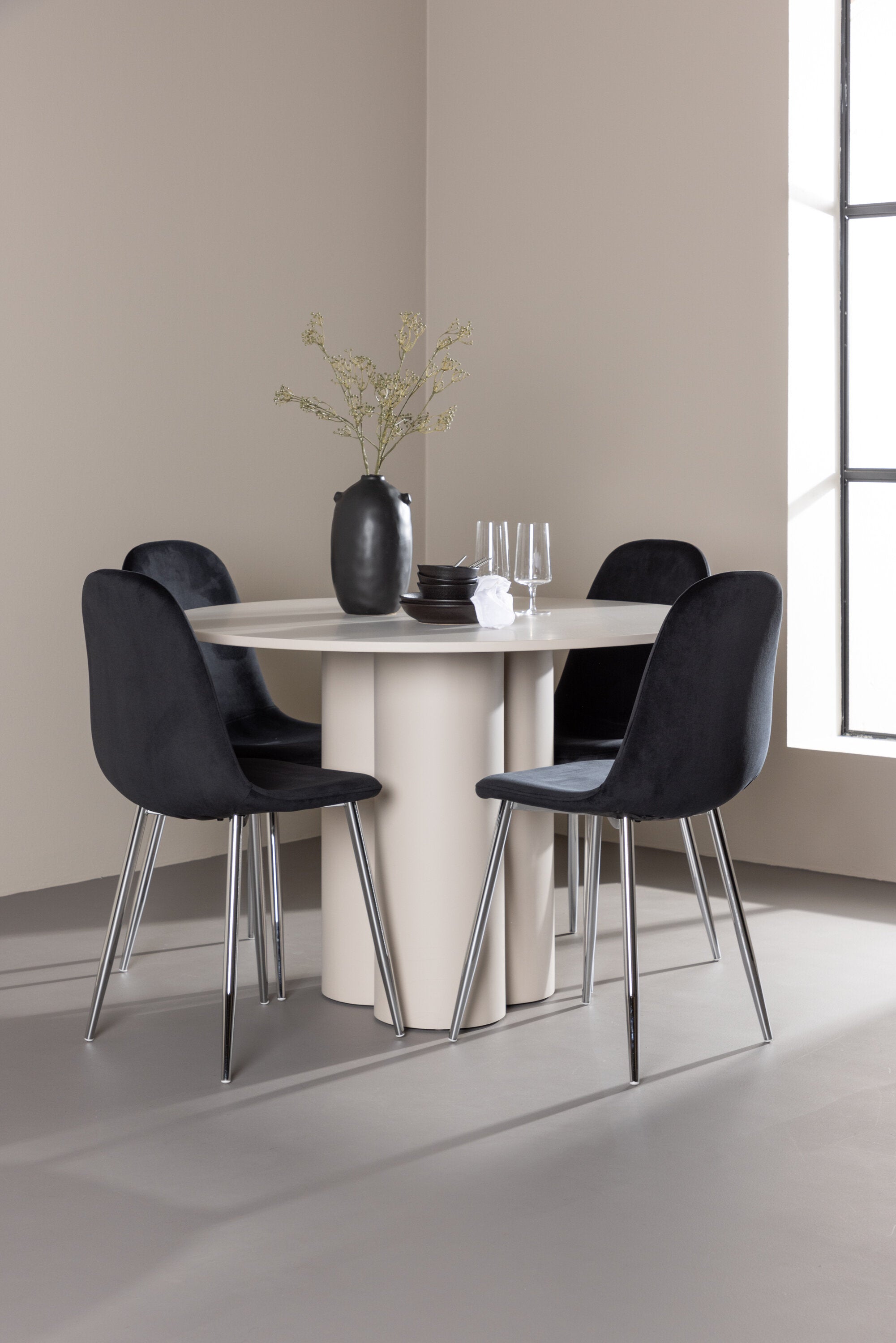 Olivia Matbord med Polar Matstol-GR Dining Set-Venture Home-peaceofhome.se