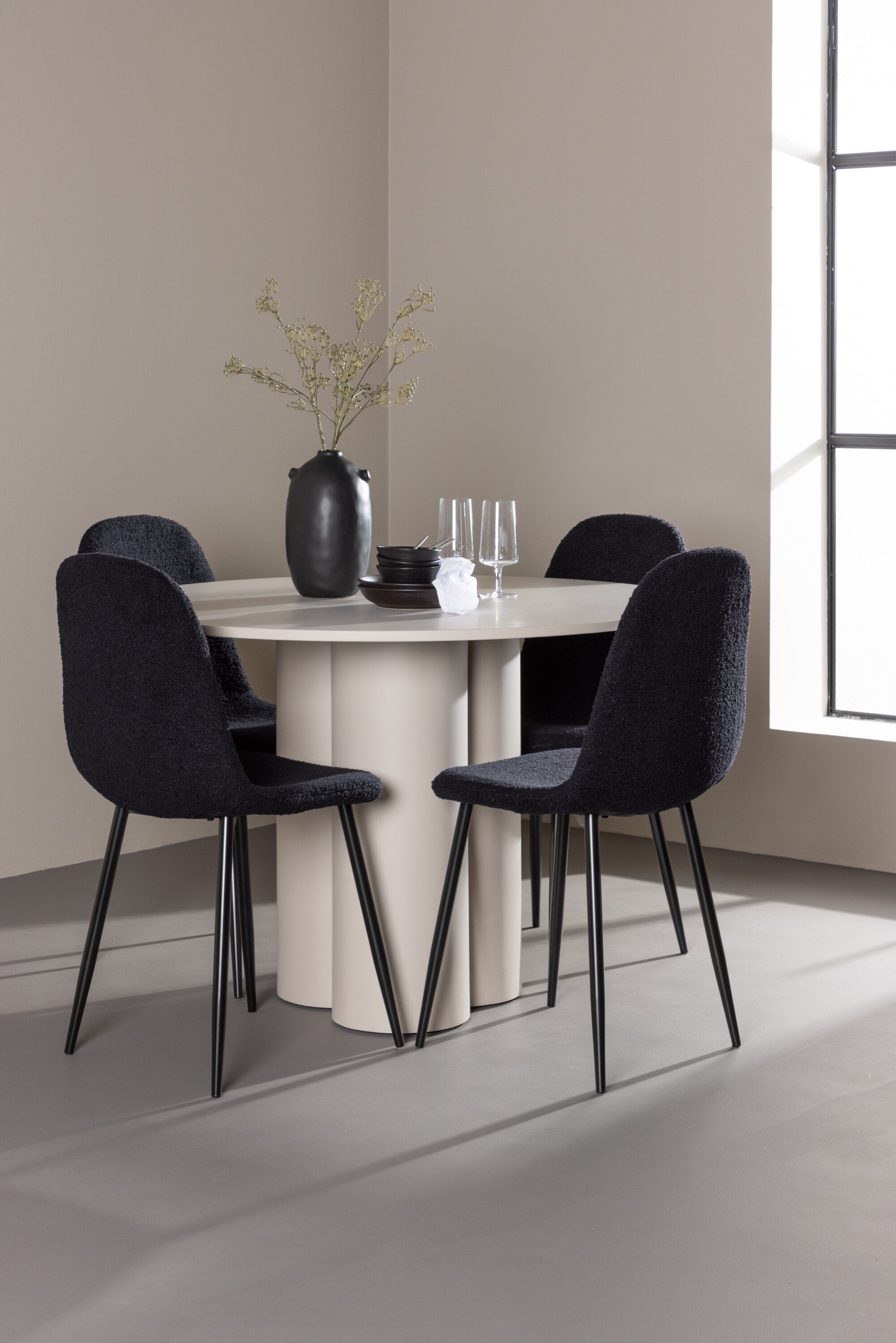 Olivia Matbord med Polar Matstol-GR Dining Set-Venture Home-peaceofhome.se