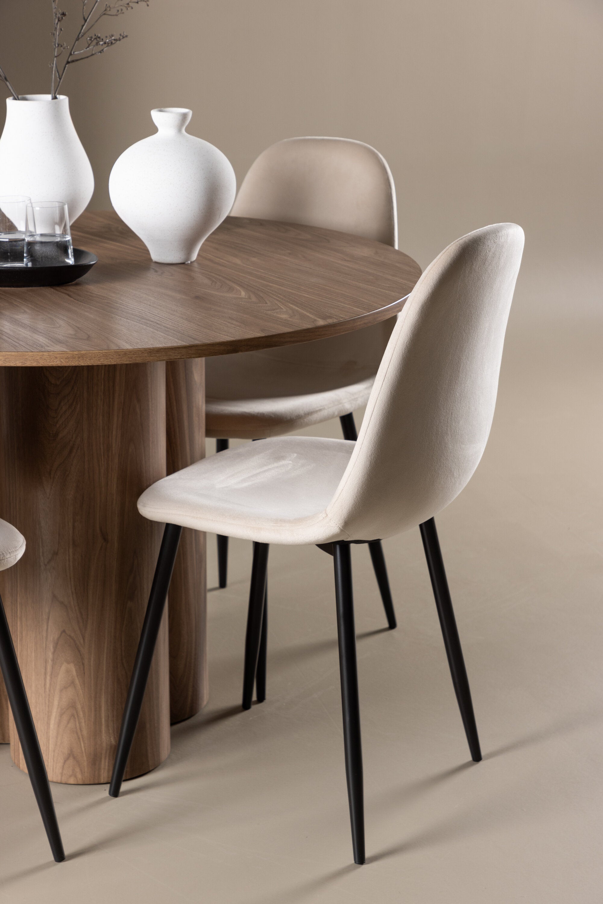 Olivia Matbord med Polar Matstol-GR Dining Set-Venture Home-peaceofhome.se