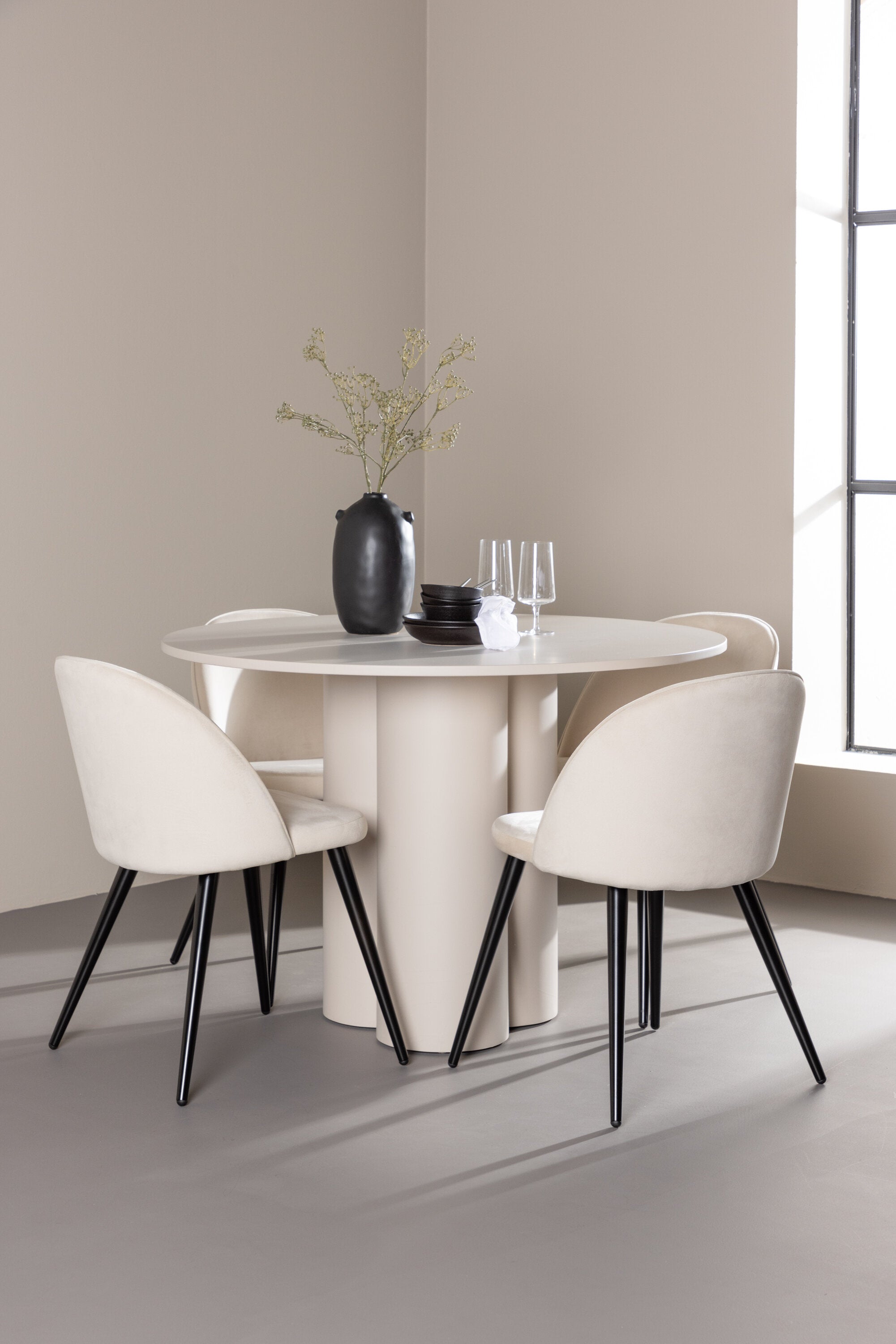 Olivia Matbord med Velvet Matstol-GR Dining Set-Venture Home-peaceofhome.se