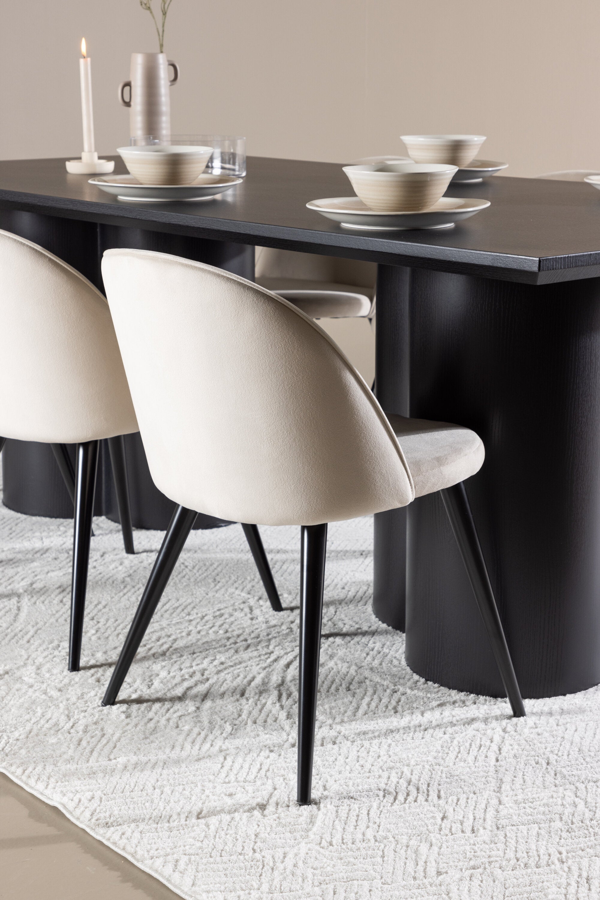 Olivia Matbord med Velvet Matstol-GR Dining Set-Venture Home-peaceofhome.se