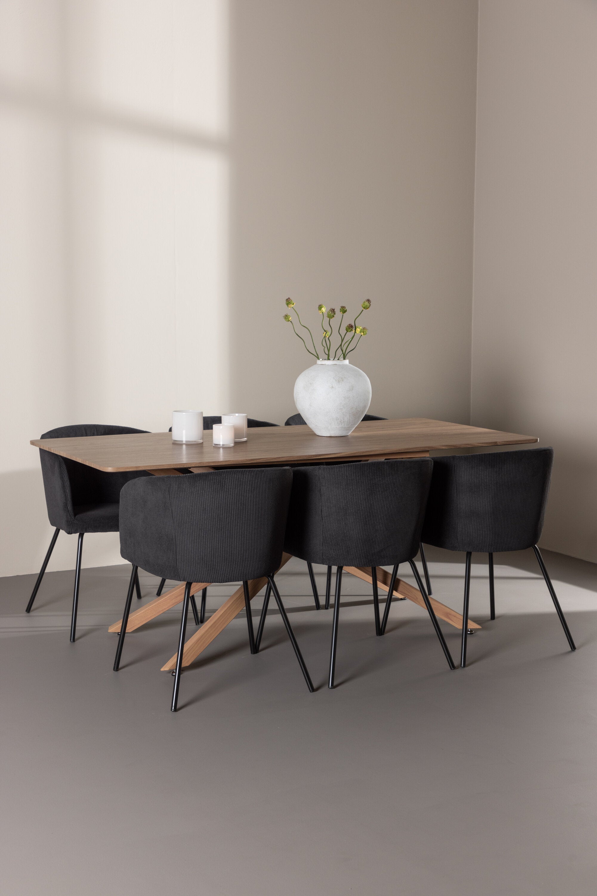 Piazza Matbord med Berit Matstol-GR Dining Set-Venture Home-peaceofhome.se