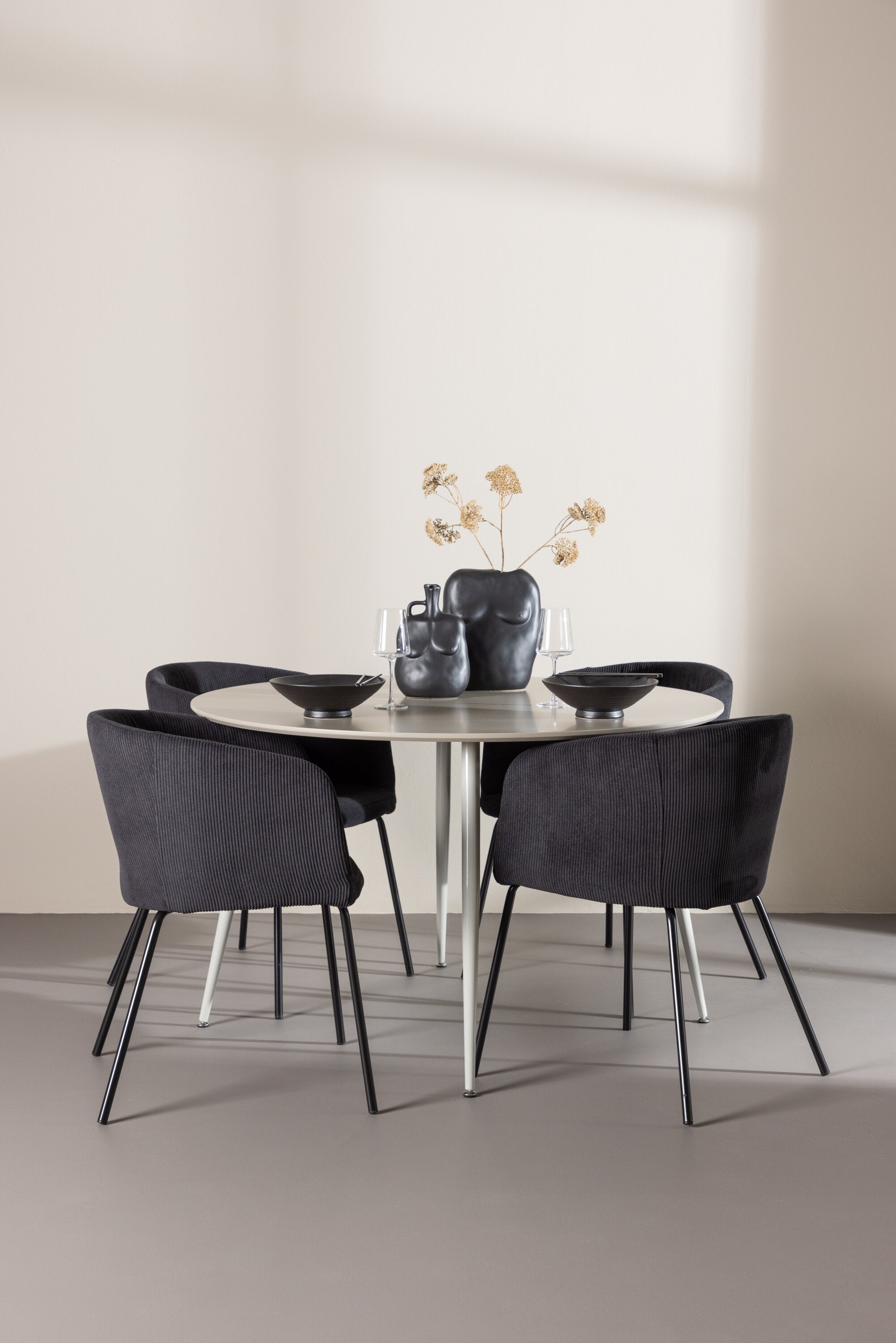 Plaza Matbord med Berit Matstol-GR Dining Set-Venture Home-peaceofhome.se