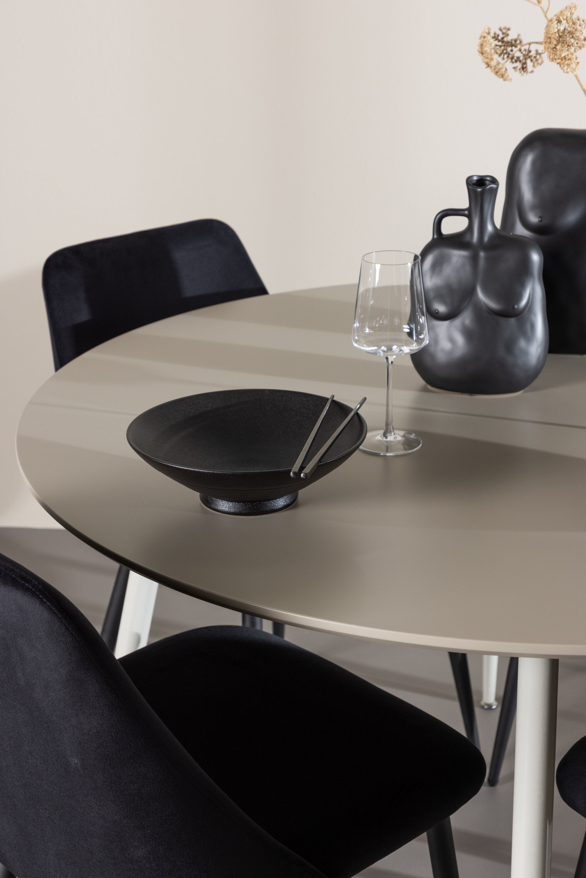 Plaza Matbord med Night Matstol-GR Dining Set-Venture Home-peaceofhome.se